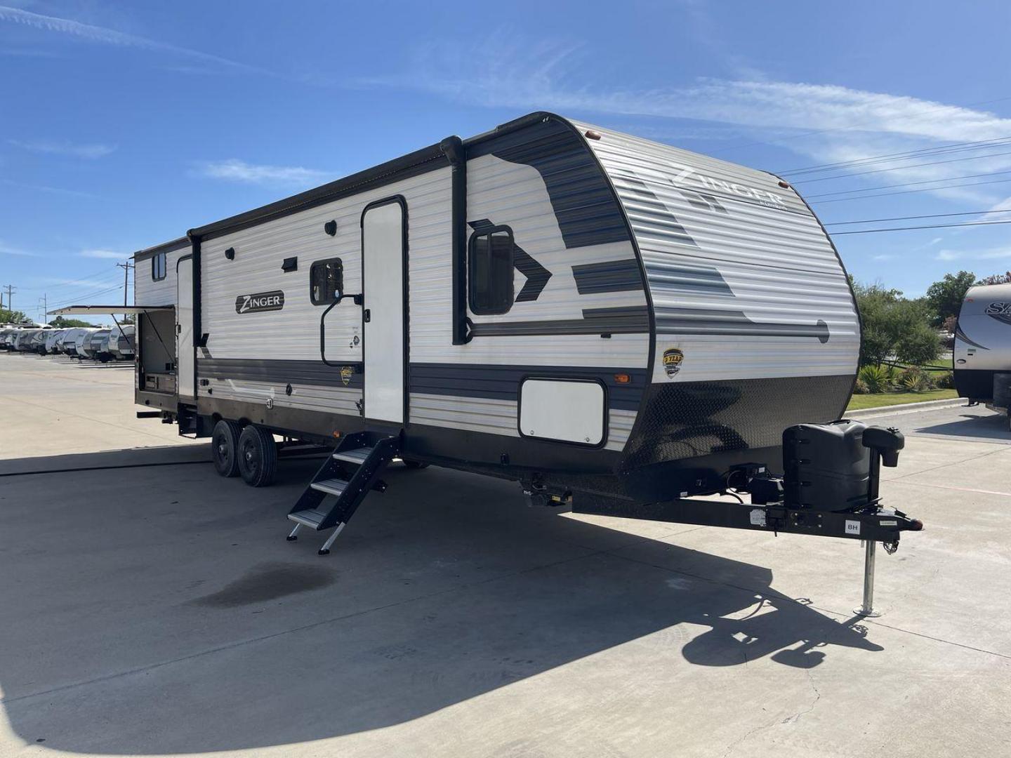 2021 KEYSTONE ZINGER 328SB (4YDT32821MS) , located at 4319 N Main Street, Cleburne, TX, 76033, (817) 221-0660, 32.435829, -97.384178 - Photo#22