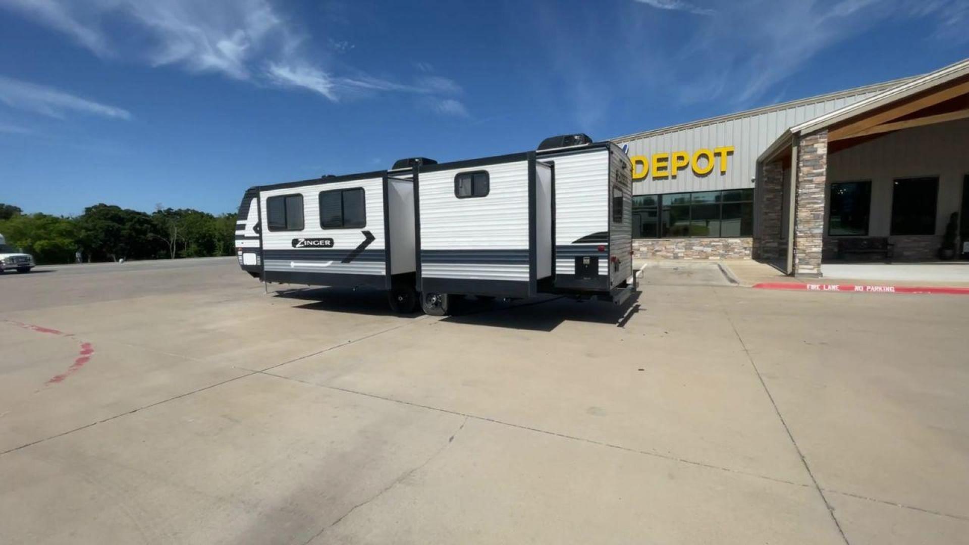 2021 KEYSTONE ZINGER 328SB (4YDT32821MS) , located at 4319 N Main Street, Cleburne, TX, 76033, (817) 221-0660, 32.435829, -97.384178 - Photo#7