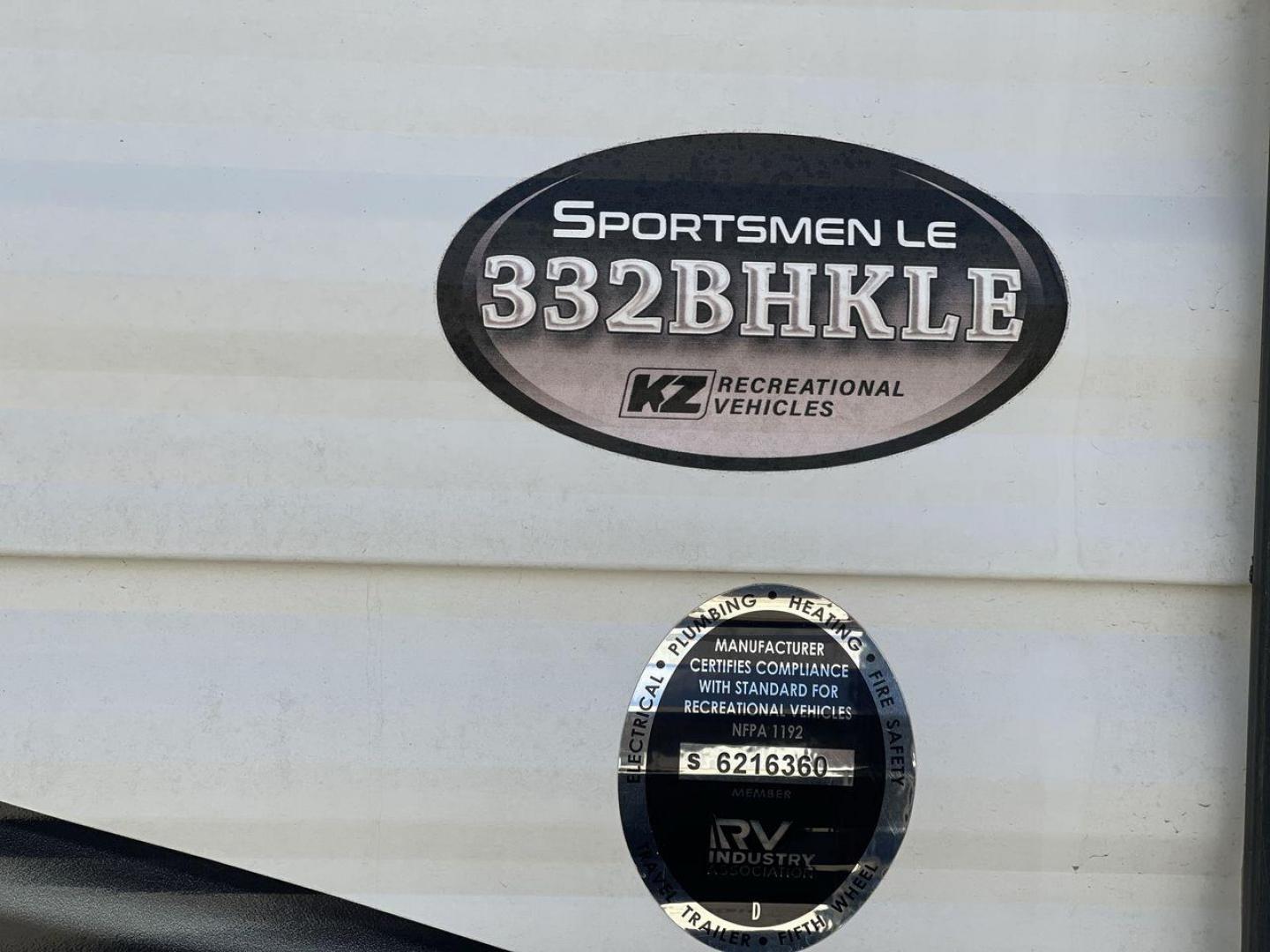 2021 KZ SPORTSMEN 332BHLE (4EZTU3428M5) , Length: 37.25 ft. | Dry Weight: 7,360 lbs.| Gross Weight: 8,800 lbs. | Slides: 2 transmission, located at 4319 N Main Street, Cleburne, TX, 76033, (817) 221-0660, 32.435829, -97.384178 - Photo#21