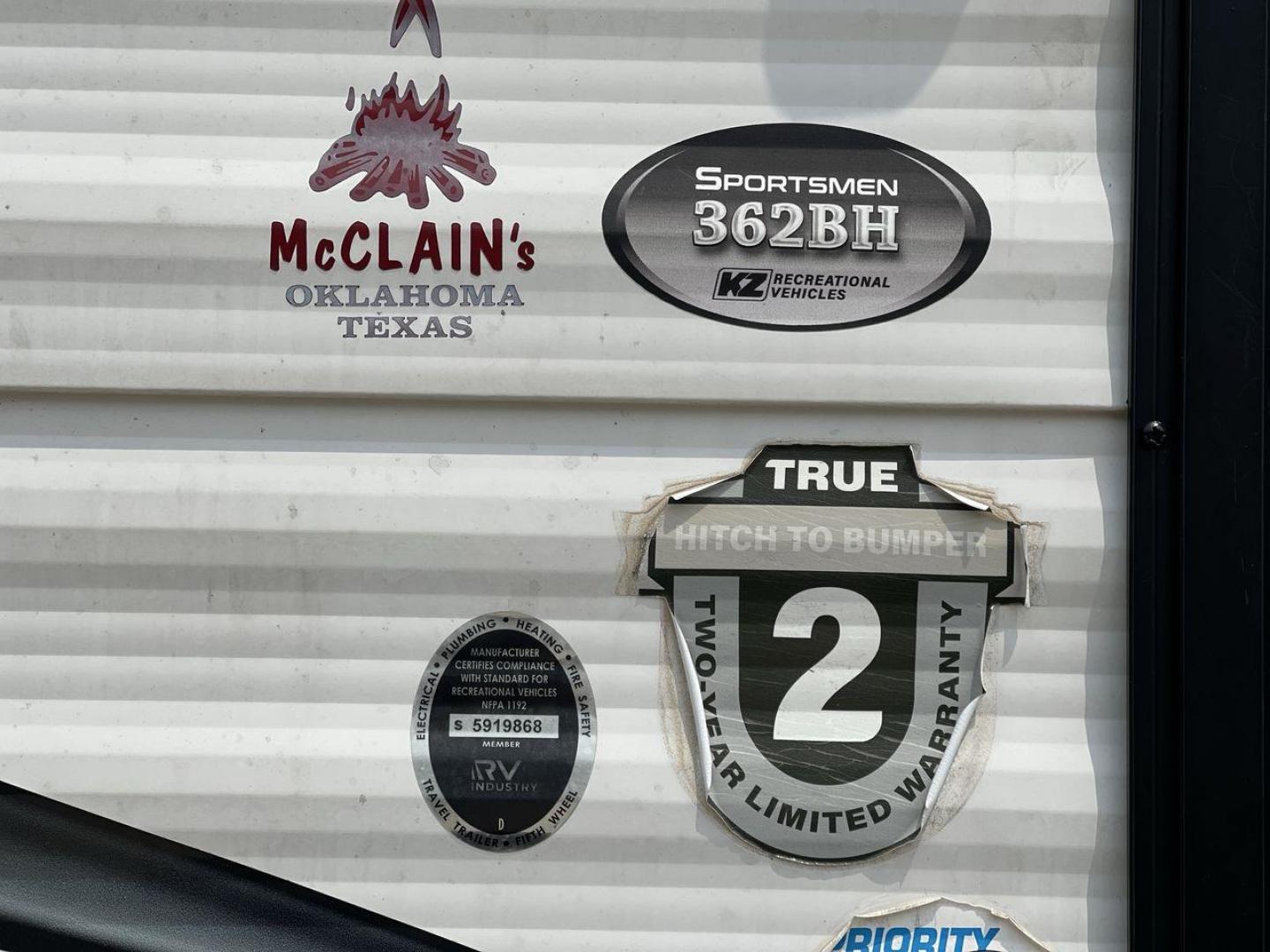 2021 KZ SPORTSMEN 362BH (4EZTS3727M5) , Length: 40.75 ft. | Dry Weight: 8,280 lbs. | Gross Weight: 10,460 lbs. | Slides: 2 transmission, located at 4319 N Main Street, Cleburne, TX, 76033, (817) 221-0660, 32.435829, -97.384178 - Photo#21