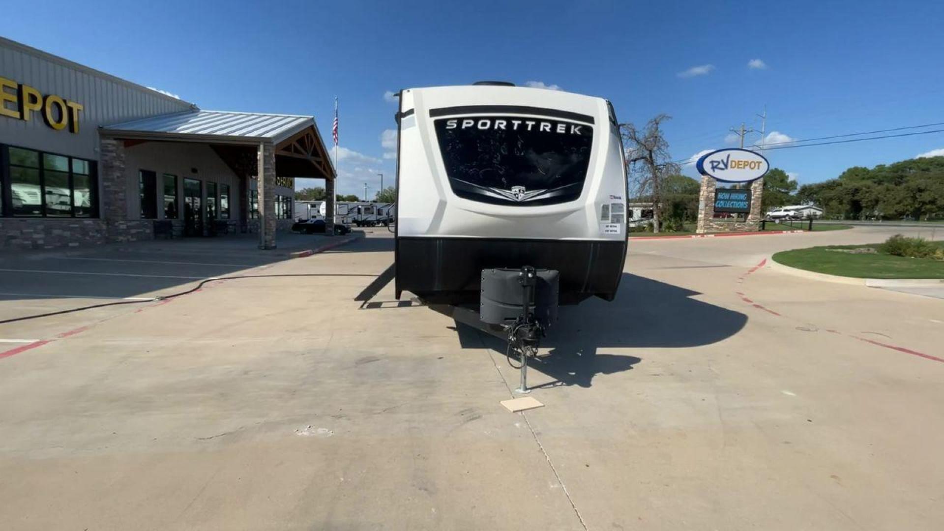 2021 KZ SPORTTREK 271VMB (4EZT12725M8) , located at 4319 N Main Street, Cleburne, TX, 76033, (817) 221-0660, 32.435829, -97.384178 - Photo#4