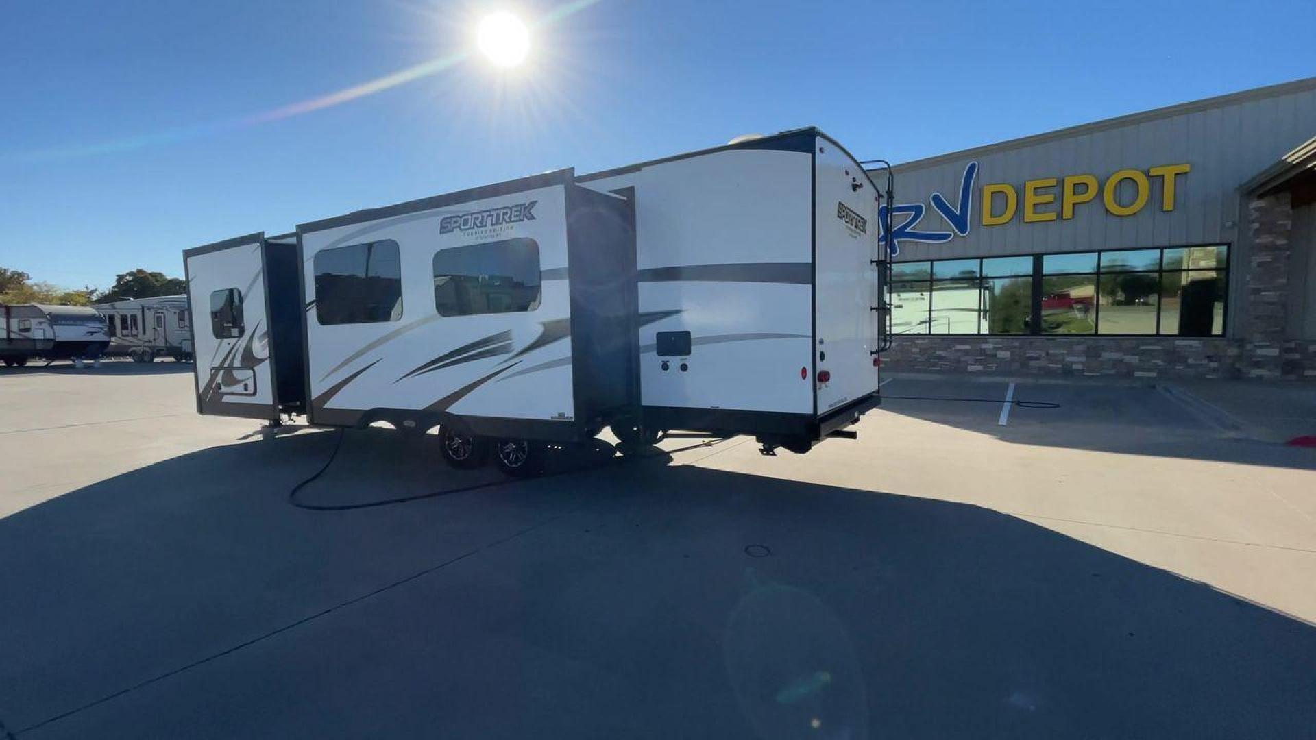 2021 KZ SPORT TREK 302VRB (4EZT13026M8) , Length: 33.5 ft. | Dry Weight: 7,570 lbs. | Slides: 2 transmission, located at 4319 N Main Street, Cleburne, TX, 76033, (817) 221-0660, 32.435829, -97.384178 - Photo#7