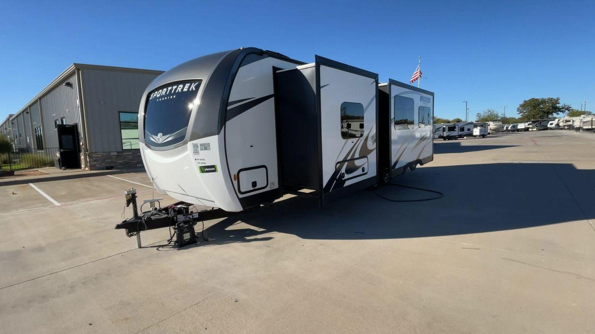 2021 KZ SPORT TREK 302VRB (4EZT13026M8) , Length: 33.5 ft. | Dry Weight: 7,570 lbs. | Slides: 2 transmission, located at 4319 N Main Street, Cleburne, TX, 76033, (817) 221-0660, 32.435829, -97.384178 - Photo#5