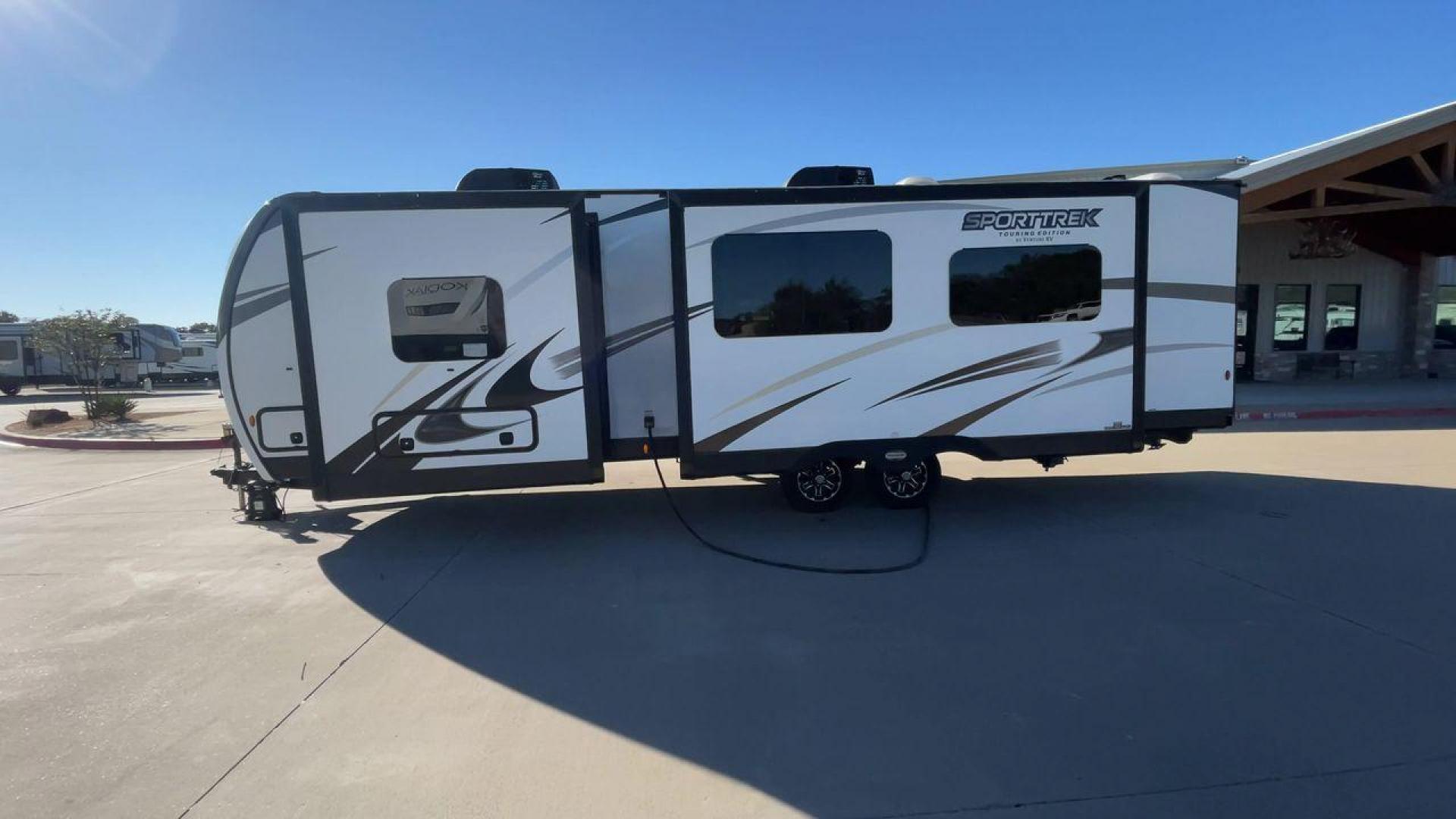 2021 KZ SPORT TREK 302VRB (4EZT13026M8) , Length: 33.5 ft. | Dry Weight: 7,570 lbs. | Slides: 2 transmission, located at 4319 N Main Street, Cleburne, TX, 76033, (817) 221-0660, 32.435829, -97.384178 - Photo#6