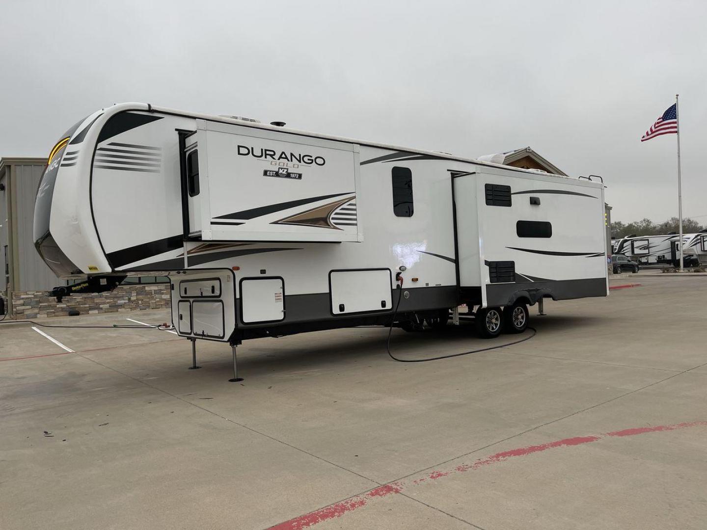 2021 K-Z DURANGO 383RLQ (4EZFV4224M6) , located at 4319 N Main Street, Cleburne, TX, 76033, (817) 221-0660, 32.435829, -97.384178 - If you're in the market for a top-of-the-line fifth wheel rear living RV, look no further than RV Depot in Cleburne, TX. We are excited to present to you the 2021 K-Z Durango 383RLQ, a luxurious and spacious RV that is perfect for all your travel adventures. With its outstanding features and excepti - Photo#23