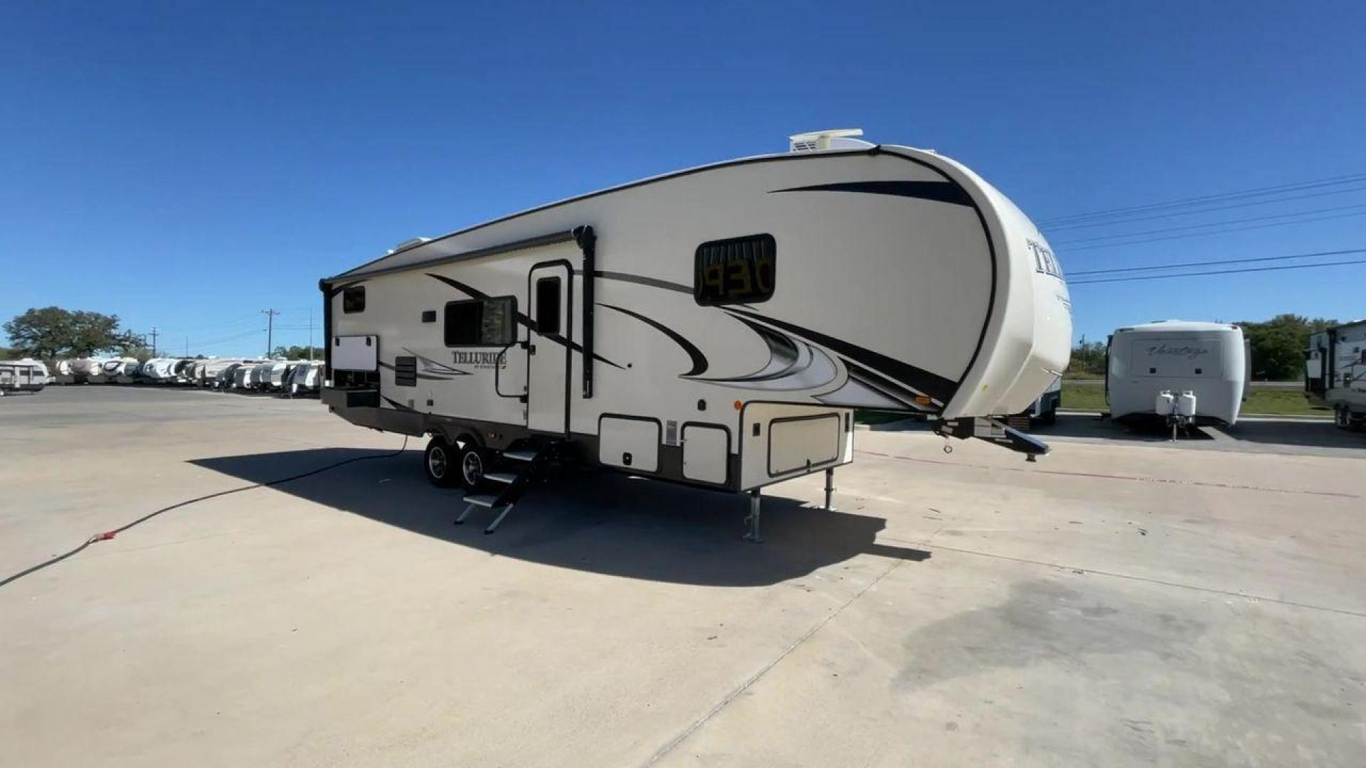 2021 STARCRAFT TELLURIDE 297BHS (1SACS0BS6M3) , Slides: 2 transmission, located at 4319 N Main Street, Cleburne, TX, 76033, (817) 221-0660, 32.435829, -97.384178 - Discover the ultimate blend of luxury and adaptability with the 2021 Starcraft Telluride 297BHS. This fifth wheel comes with two slideouts and a spacious 21-foot power awning, providing plenty of room for outdoor relaxation and entertainment. Designed to comfortably accommodate up to 10 people, this - Photo#3