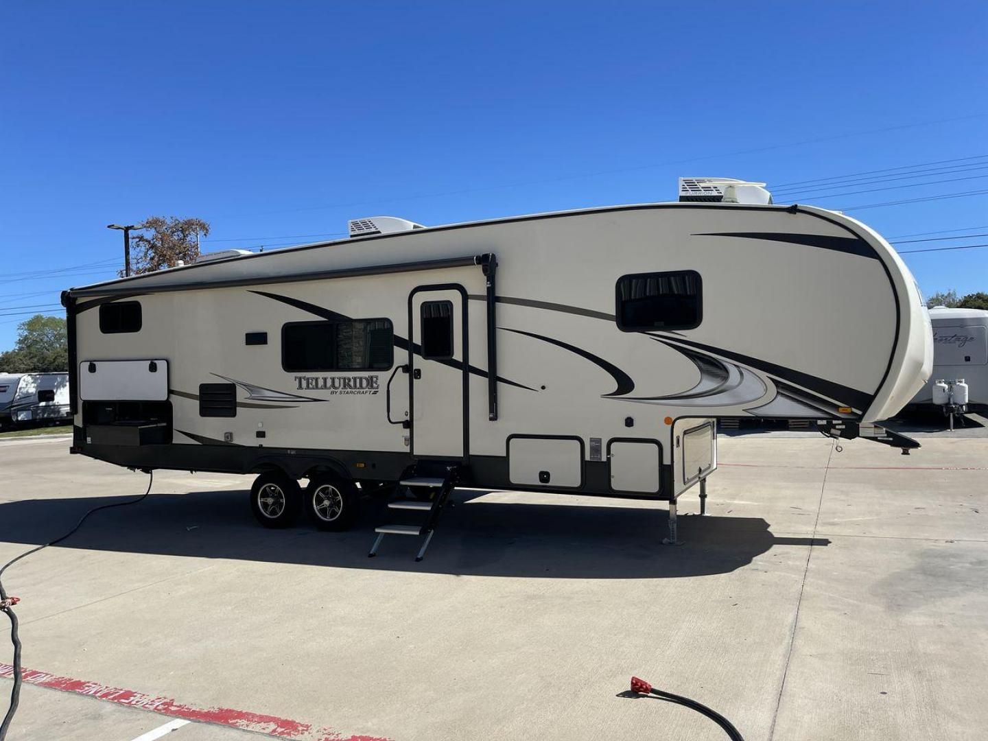 2021 STARCRAFT TELLURIDE 297BHS (1SACS0BS6M3) , Slides: 2 transmission, located at 4319 N Main Street, Cleburne, TX, 76033, (817) 221-0660, 32.435829, -97.384178 - Discover the ultimate blend of luxury and adaptability with the 2021 Starcraft Telluride 297BHS. This fifth wheel comes with two slideouts and a spacious 21-foot power awning, providing plenty of room for outdoor relaxation and entertainment. Designed to comfortably accommodate up to 10 people, this - Photo#24