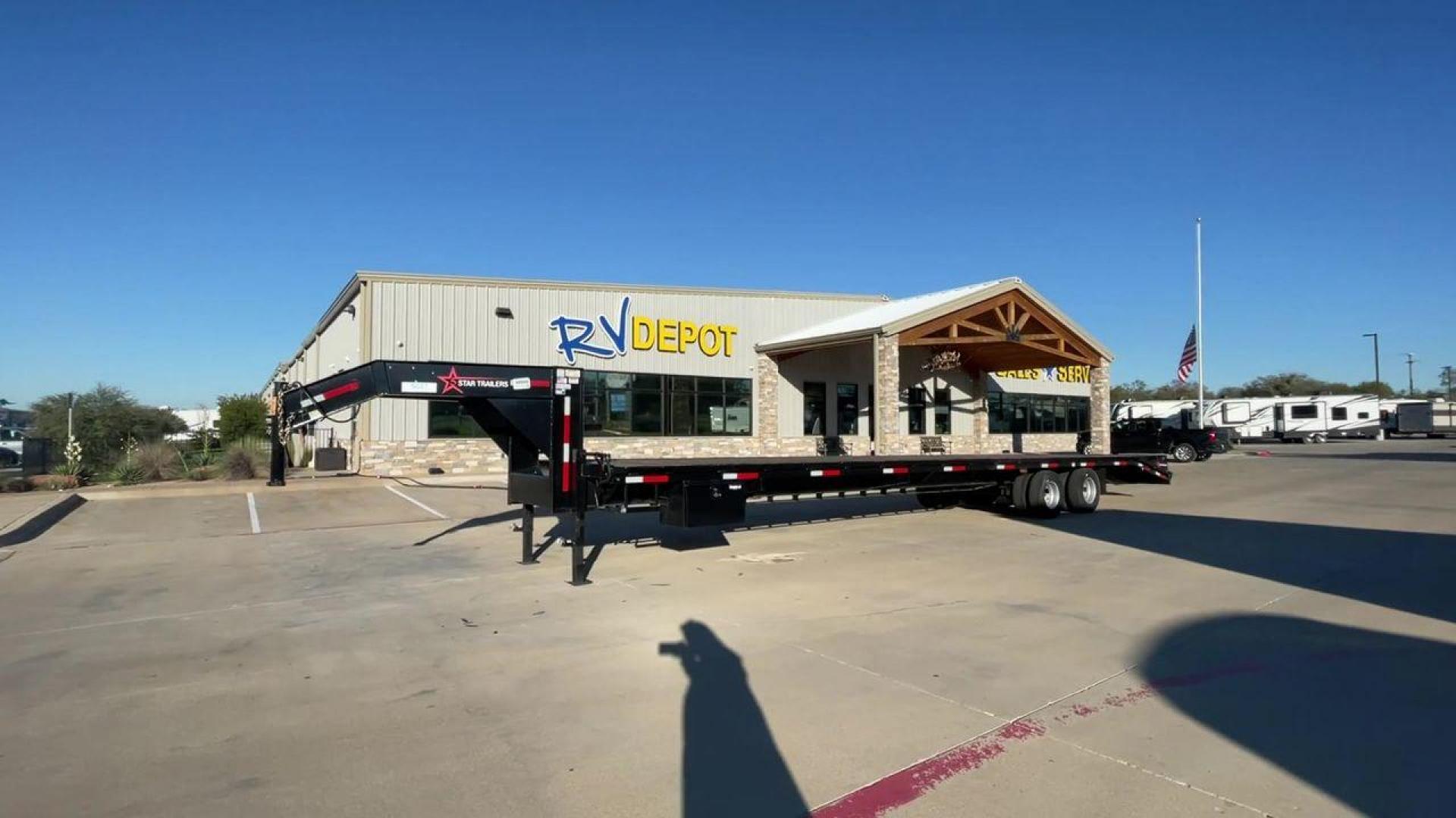 2022 AMERICAN PRIDE AP-091-FB (4A93F4029NH) , located at 4319 N Main Street, Cleburne, TX, 76033, (817) 221-0660, 32.435829, -97.384178 - The 2022 American Pride AP-091-FB is a flatbed trailer, characterized by its sturdy construction and ample space for hauling various goods. The trailer features a black finish with a goose-neck hitch, making it ideal for heavy-duty towing behind larger vehicles. The design emphasizes practicality an - Photo#5