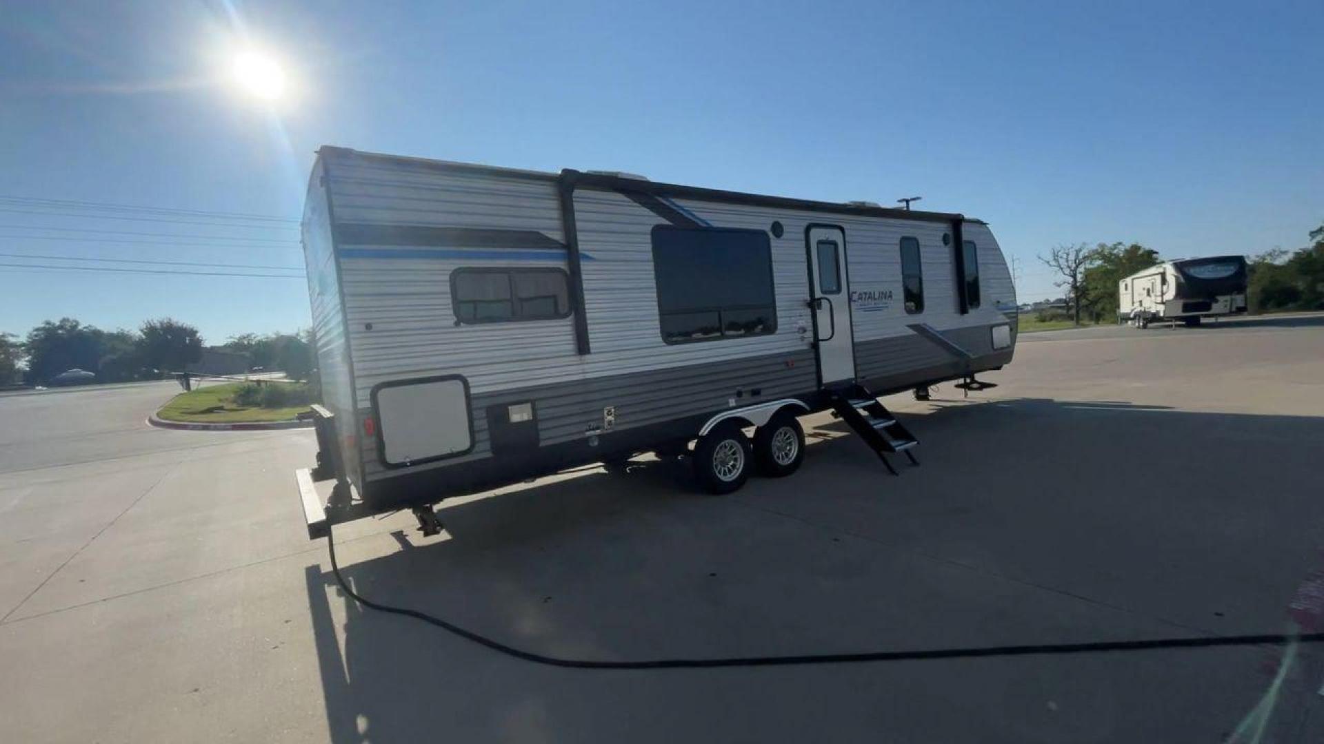 2022 COACHMEN CATALINA 303RKDS (5ZT2CAVB9NX) , Length: 36.92 ft. | Dry Weight: 8,042 lbs. | Gross Weight: 10,000 lbs. | Slides: 2 transmission, located at 4319 N Main Street, Cleburne, TX, 76033, (817) 221-0660, 32.435829, -97.384178 - Photo#1