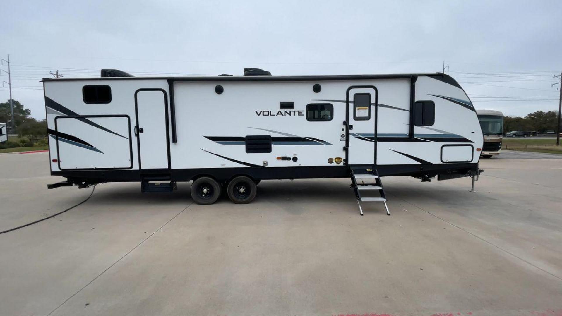 2022 CROSSROADS VOLANTE 32SB (4YDTVLR26N6) , Length: 36.92 ft. | Dry Weight: 7,022 lbs. | Gross Weight: 9,750 lbs. | Slides: 2 transmission, located at 4319 N Main Street, Cleburne, TX, 76033, (817) 221-0660, 32.435829, -97.384178 - The 2022 Crossroads Volante 32SB is an excellent choice for those who seek a well-designed travel trailer with a functional layout that doesn’t compromise on comfort or style. It is spacious with a length of 36.92 feet, a dry weight of 7,022 lbs and a gross weight of 9,750 lbs. This RV includes tw - Photo#2