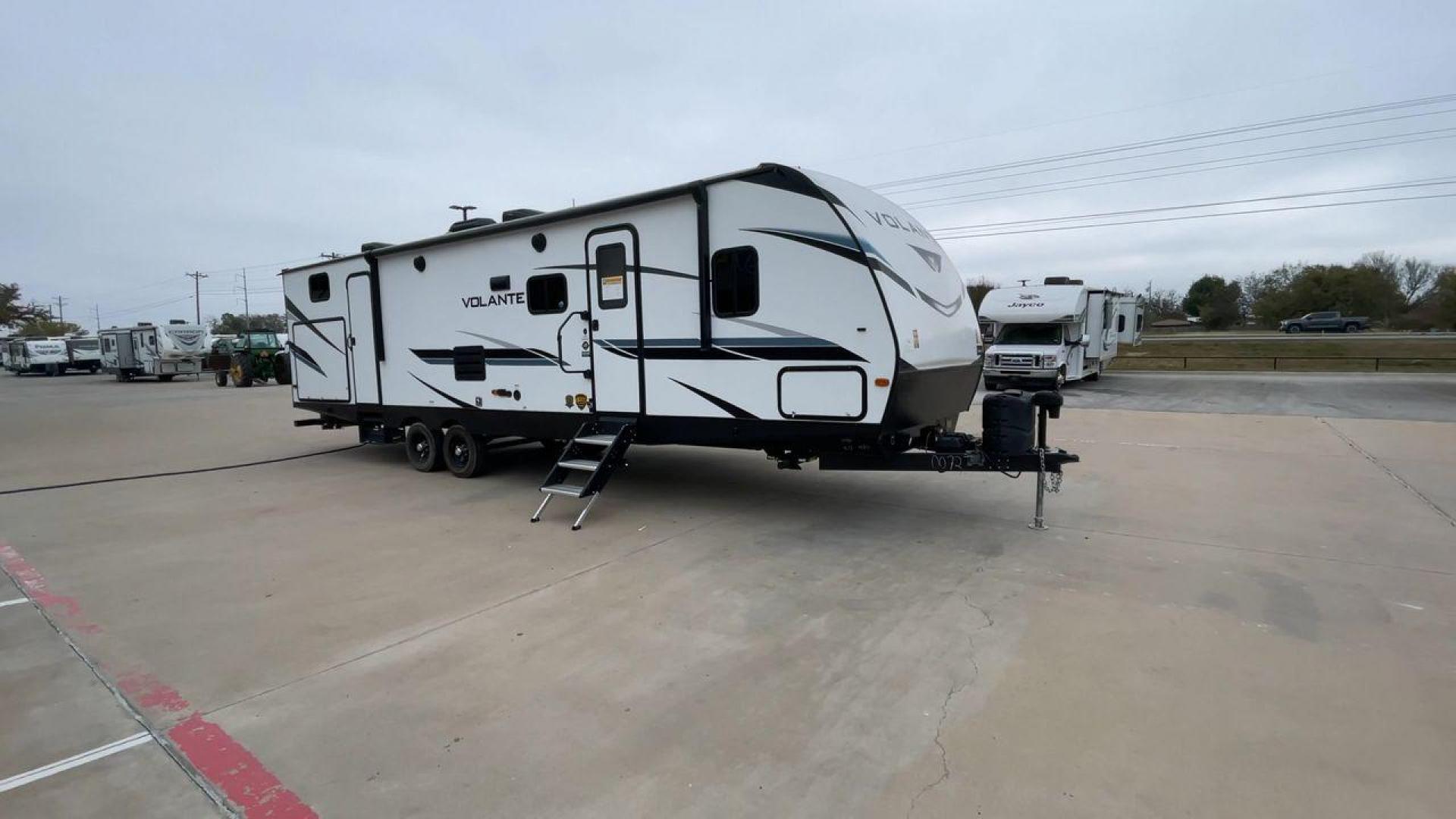 2022 CROSSROADS VOLANTE 32SB (4YDTVLR26N6) , Length: 36.92 ft. | Dry Weight: 7,022 lbs. | Gross Weight: 9,750 lbs. | Slides: 2 transmission, located at 4319 N Main Street, Cleburne, TX, 76033, (817) 221-0660, 32.435829, -97.384178 - The 2022 Crossroads Volante 32SB is an excellent choice for those who seek a well-designed travel trailer with a functional layout that doesn’t compromise on comfort or style. It is spacious with a length of 36.92 feet, a dry weight of 7,022 lbs and a gross weight of 9,750 lbs. This RV includes tw - Photo#3