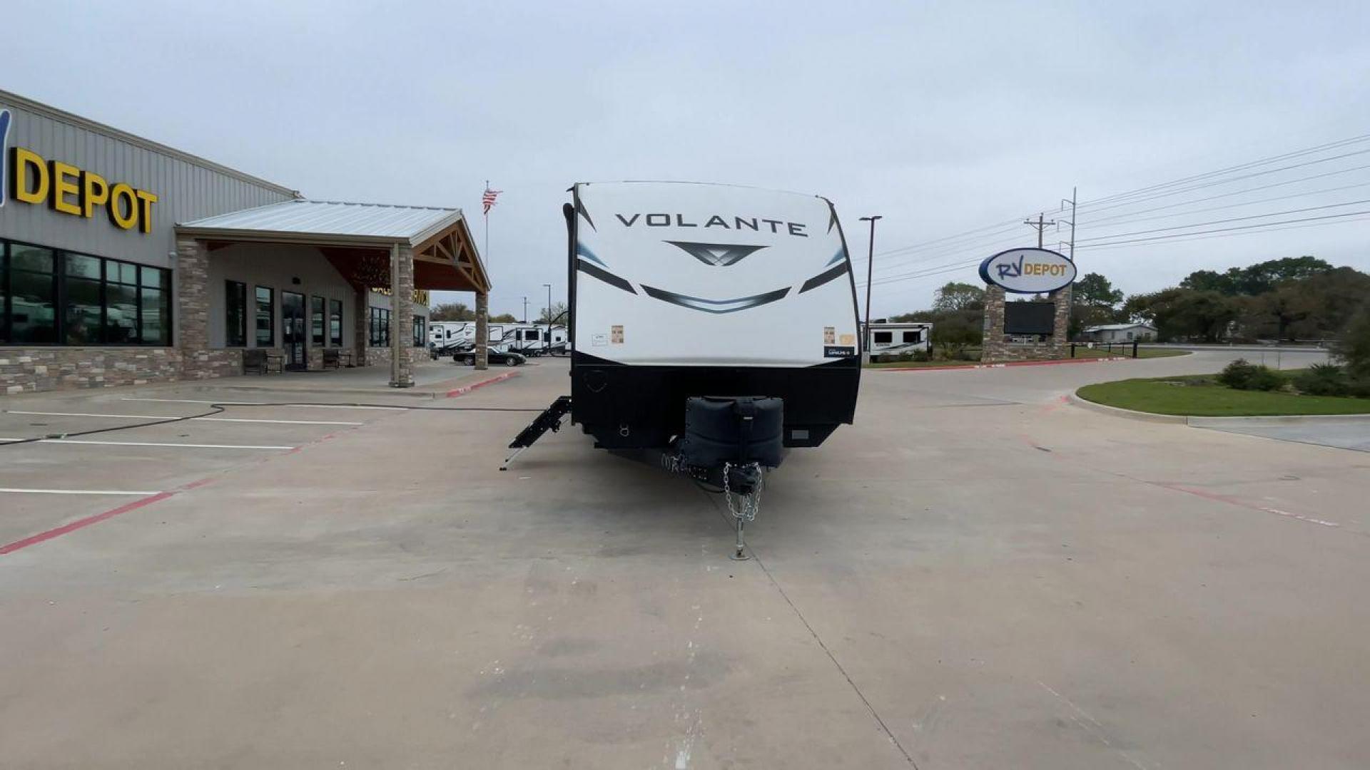 2022 CROSSROADS VOLANTE 32SB (4YDTVLR26N6) , Length: 36.92 ft. | Dry Weight: 7,022 lbs. | Gross Weight: 9,750 lbs. | Slides: 2 transmission, located at 4319 N Main Street, Cleburne, TX, 76033, (817) 221-0660, 32.435829, -97.384178 - The 2022 Crossroads Volante 32SB is an excellent choice for those who seek a well-designed travel trailer with a functional layout that doesn’t compromise on comfort or style. It is spacious with a length of 36.92 feet, a dry weight of 7,022 lbs and a gross weight of 9,750 lbs. This RV includes tw - Photo#4