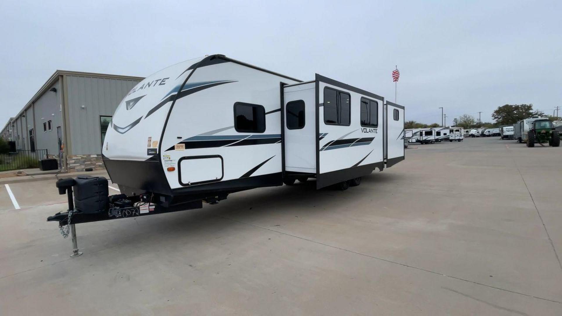 2022 CROSSROADS VOLANTE 32SB (4YDTVLR26N6) , Length: 36.92 ft. | Dry Weight: 7,022 lbs. | Gross Weight: 9,750 lbs. | Slides: 2 transmission, located at 4319 N Main Street, Cleburne, TX, 76033, (817) 221-0660, 32.435829, -97.384178 - The 2022 Crossroads Volante 32SB is an excellent choice for those who seek a well-designed travel trailer with a functional layout that doesn’t compromise on comfort or style. It is spacious with a length of 36.92 feet, a dry weight of 7,022 lbs and a gross weight of 9,750 lbs. This RV includes tw - Photo#5