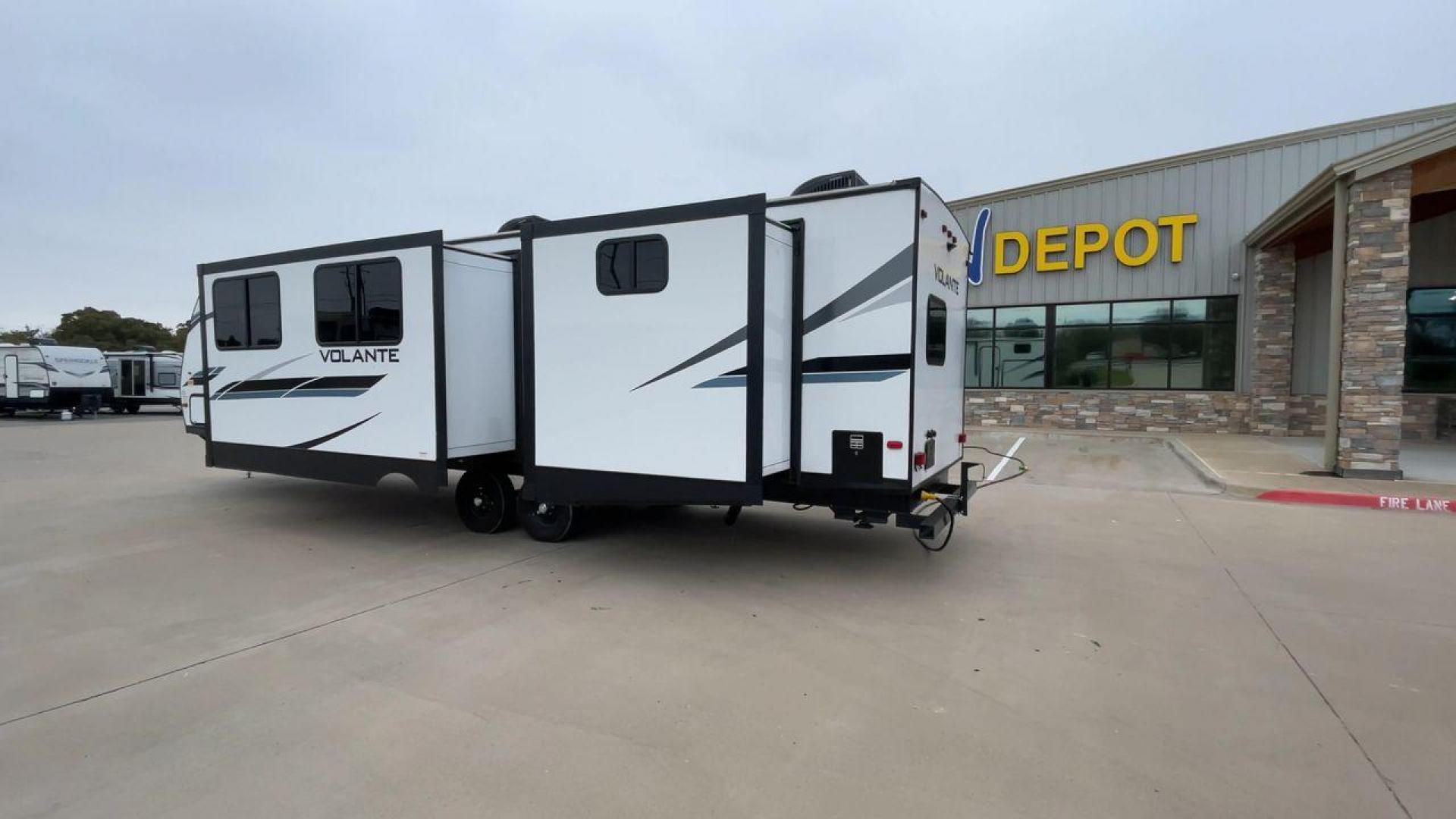 2022 CROSSROADS VOLANTE 32SB (4YDTVLR26N6) , Length: 36.92 ft. | Dry Weight: 7,022 lbs. | Gross Weight: 9,750 lbs. | Slides: 2 transmission, located at 4319 N Main Street, Cleburne, TX, 76033, (817) 221-0660, 32.435829, -97.384178 - The 2022 Crossroads Volante 32SB is an excellent choice for those who seek a well-designed travel trailer with a functional layout that doesn’t compromise on comfort or style. It is spacious with a length of 36.92 feet, a dry weight of 7,022 lbs and a gross weight of 9,750 lbs. This RV includes tw - Photo#7