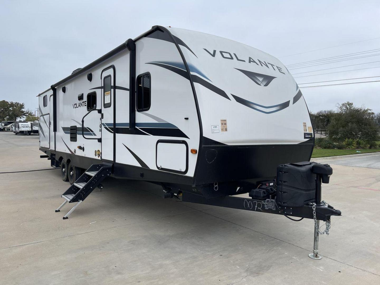 2022 CROSSROADS VOLANTE 32SB (4YDTVLR26N6) , Length: 36.92 ft. | Dry Weight: 7,022 lbs. | Gross Weight: 9,750 lbs. | Slides: 2 transmission, located at 4319 N Main Street, Cleburne, TX, 76033, (817) 221-0660, 32.435829, -97.384178 - The 2022 Crossroads Volante 32SB is an excellent choice for those who seek a well-designed travel trailer with a functional layout that doesn’t compromise on comfort or style. It is spacious with a length of 36.92 feet, a dry weight of 7,022 lbs and a gross weight of 9,750 lbs. This RV includes tw - Photo#22