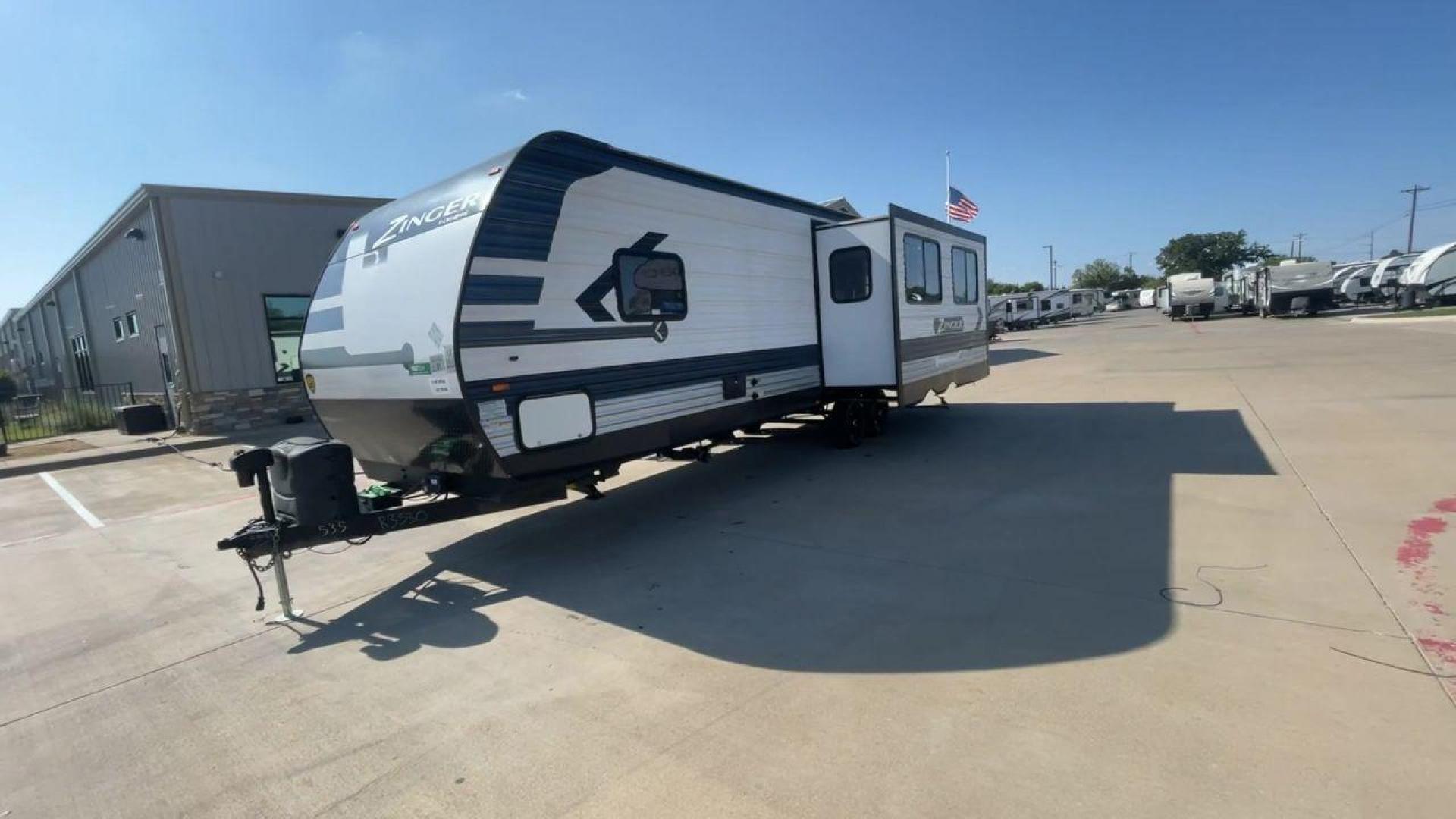 2022 CROSSROADS ZINGER 280RK (4YDTZRN28NS) , Length: 32.92 ft. | Dry Weight: 6,660 lbs. | Gross Weight: 9,610 lbs. | Slides: 1 transmission, located at 4319 N Main Street, Cleburne, TX, 76033, (817) 221-0660, 32.435829, -97.384178 - Photo#5