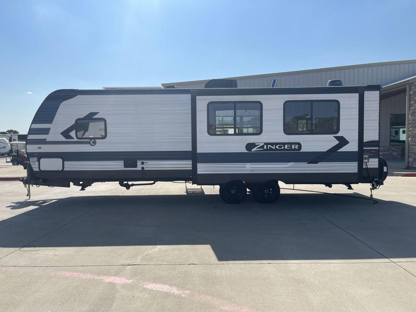 2022 CROSSROADS ZINGER 280RK (4YDTZRN28NS) , Length: 32.92 ft. | Dry Weight: 6,660 lbs. | Gross Weight: 9,610 lbs. | Slides: 1 transmission, located at 4319 N Main Street, Cleburne, TX, 76033, (817) 221-0660, 32.435829, -97.384178 - Photo#23