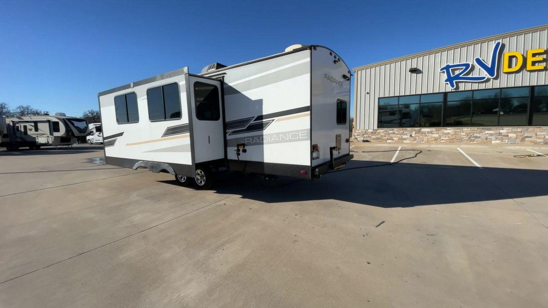 2022 CRUISER RADIANCE 28BH (5RXFB3326N1) , Length: 32.92 ft. | Dry Weight: 6,788 lbs. | Gross Weight: 9,670 lbs. | Slides: 1 transmission, located at 4319 N Main Street, Cleburne, TX, 76033, (817) 221-0660, 32.435829, -97.384178 - The 2022 Cruiser Radiance 28BH is a well-crafted travel trailer designed with families in mind, offering plenty of space and features to enhance your camping experience. With a length of 32.92 ft., width of 8.32 ft., and height of 11.25 ft., this model combines comfort with practicality. It boasts a - Photo#7