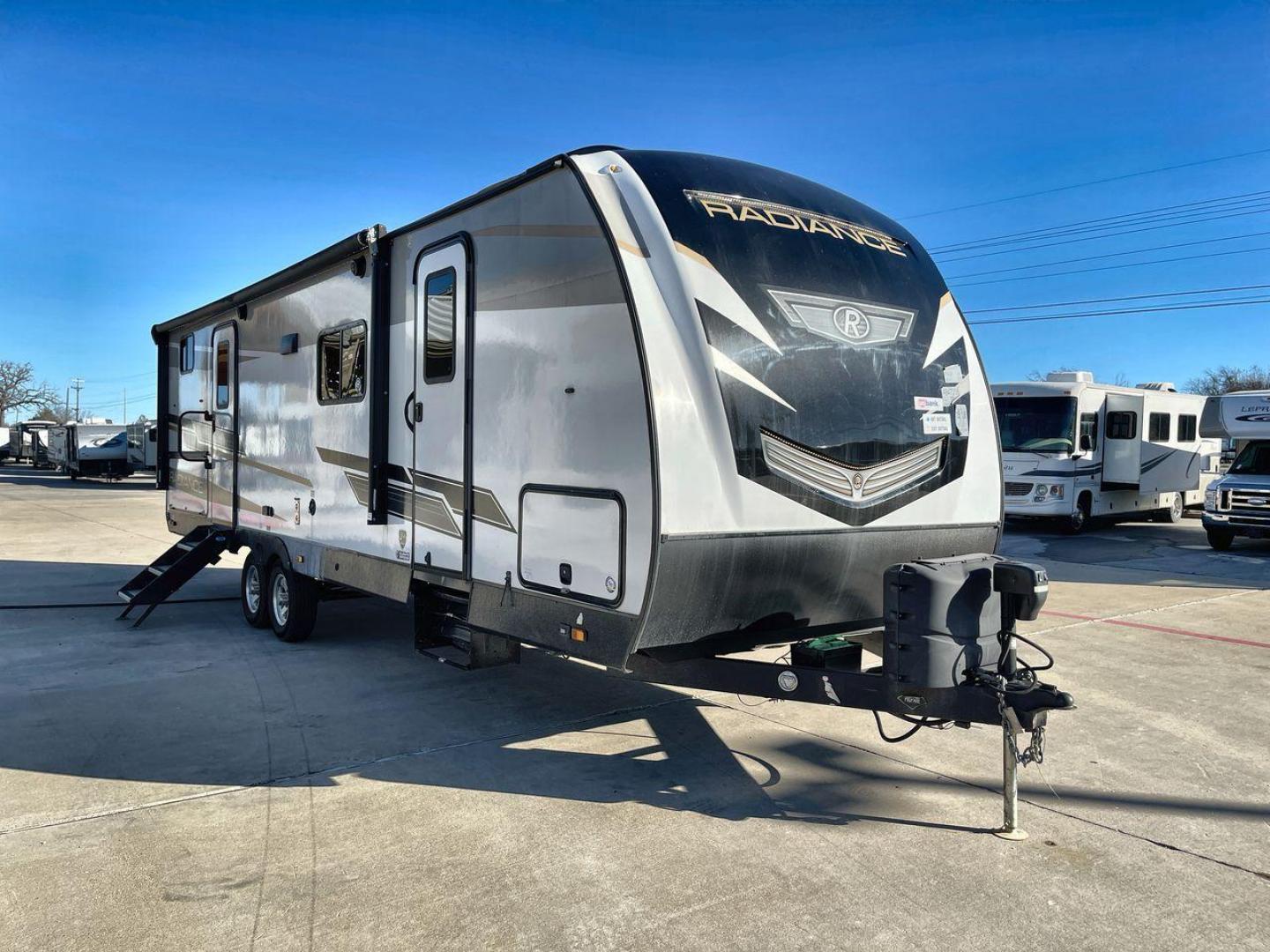 2022 CRUISER RADIANCE 28BH (5RXFB3326N1) , Length: 32.92 ft. | Dry Weight: 6,788 lbs. | Gross Weight: 9,670 lbs. | Slides: 1 transmission, located at 4319 N Main Street, Cleburne, TX, 76033, (817) 221-0660, 32.435829, -97.384178 - The 2022 Cruiser Radiance 28BH is a well-crafted travel trailer designed with families in mind, offering plenty of space and features to enhance your camping experience. With a length of 32.92 ft., width of 8.32 ft., and height of 11.25 ft., this model combines comfort with practicality. It boasts a - Photo#23