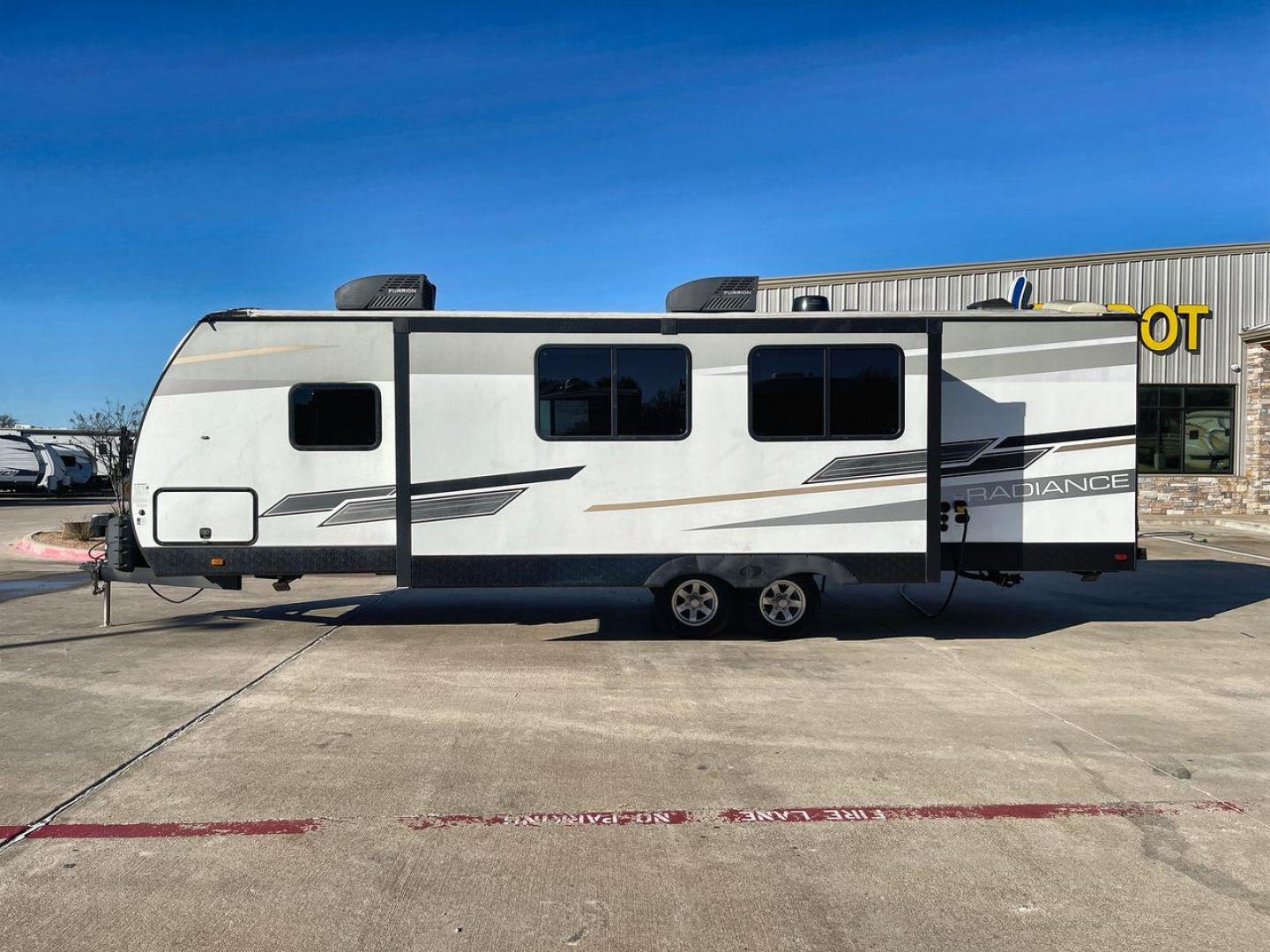 2022 CRUISER RADIANCE 28BH (5RXFB3326N1) , Length: 32.92 ft. | Dry Weight: 6,788 lbs. | Gross Weight: 9,670 lbs. | Slides: 1 transmission, located at 4319 N Main Street, Cleburne, TX, 76033, (817) 221-0660, 32.435829, -97.384178 - The 2022 Cruiser Radiance 28BH is a well-crafted travel trailer designed with families in mind, offering plenty of space and features to enhance your camping experience. With a length of 32.92 ft., width of 8.32 ft., and height of 11.25 ft., this model combines comfort with practicality. It boasts a - Photo#24