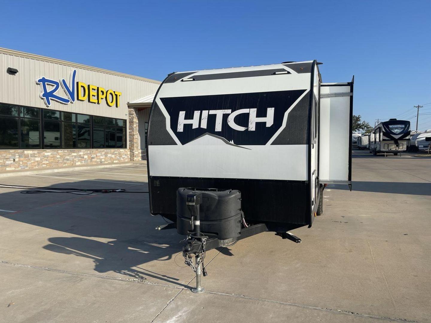 2022 CRUISER RV HITCH 18BHS (5RXRB2319N1) , Length: 22 ft | Dry Weight: 4,030 lbs | Gross Weight: 5,000 lbs | Slides: 1 transmission, located at 4319 N Main Street, Cleburne, TX, 76033, (817) 221-0660, 32.435829, -97.384178 - The 2022 Cruiser RV Corp Hitch 18BHS is a compact yet feature-packed travel trailer perfect for those who value comfort and convenience during their travels. Featuring a sleek and modern exterior design, this lightweight trailer measures approximately 22 feet in length, making it easy to tow and man - Photo#0