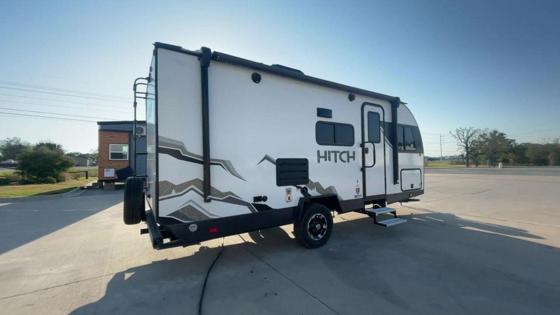 2022 CRUISER RV HITCH 18BHS (5RXRB2319N1) , Length: 22 ft | Dry Weight: 4,030 lbs | Gross Weight: 5,000 lbs | Slides: 1 transmission, located at 4319 N Main Street, Cleburne, TX, 76033, (817) 221-0660, 32.435829, -97.384178 - The 2022 Cruiser RV Corp Hitch 18BHS is a compact yet feature-packed travel trailer perfect for those who value comfort and convenience during their travels. Featuring a sleek and modern exterior design, this lightweight trailer measures approximately 22 feet in length, making it easy to tow and man - Photo#1