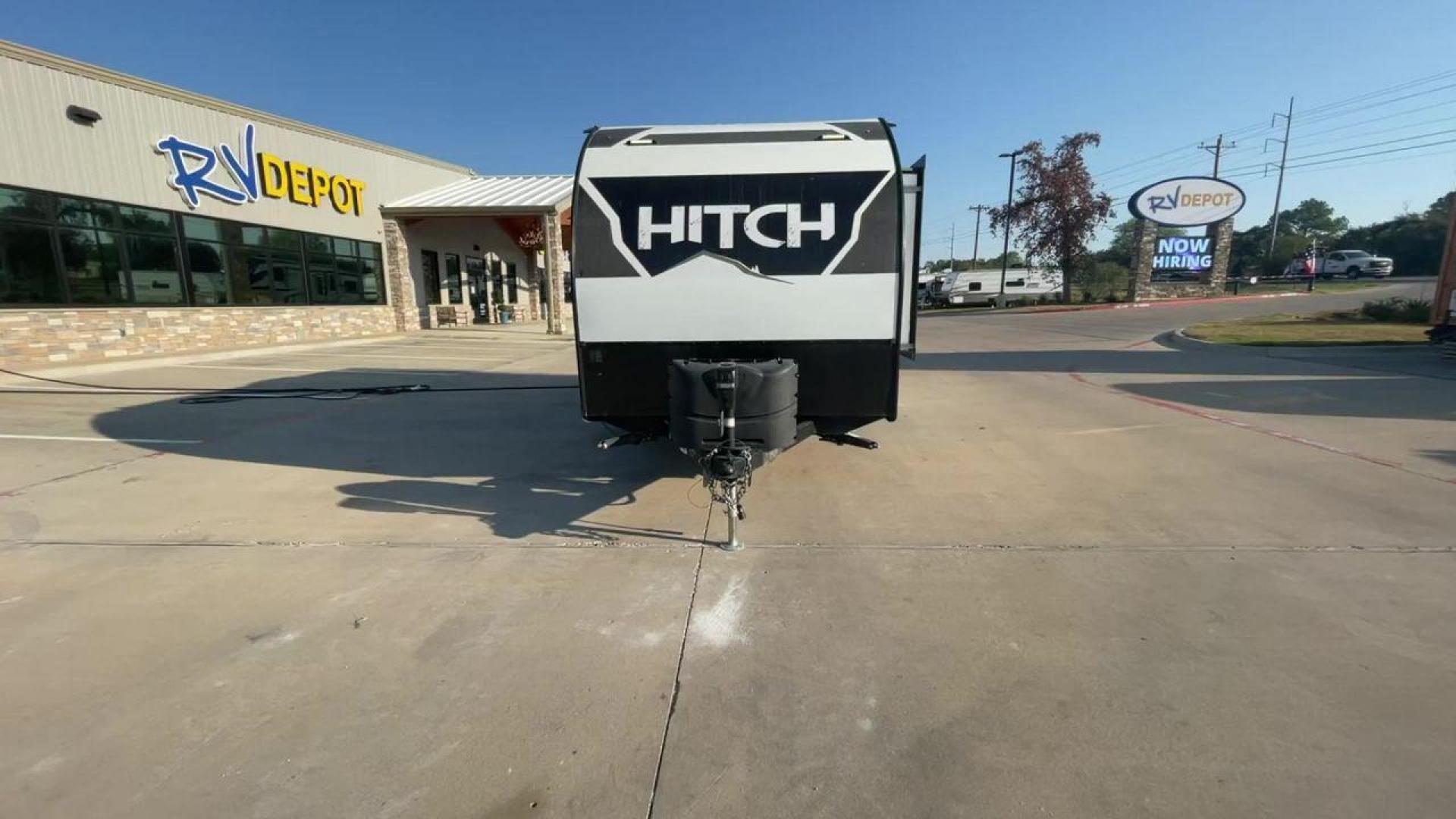 2022 CRUISER RV HITCH 18BHS (5RXRB2319N1) , Length: 22 ft | Dry Weight: 4,030 lbs | Gross Weight: 5,000 lbs | Slides: 1 transmission, located at 4319 N Main Street, Cleburne, TX, 76033, (817) 221-0660, 32.435829, -97.384178 - The 2022 Cruiser RV Corp Hitch 18BHS is a compact yet feature-packed travel trailer perfect for those who value comfort and convenience during their travels. Featuring a sleek and modern exterior design, this lightweight trailer measures approximately 22 feet in length, making it easy to tow and man - Photo#4