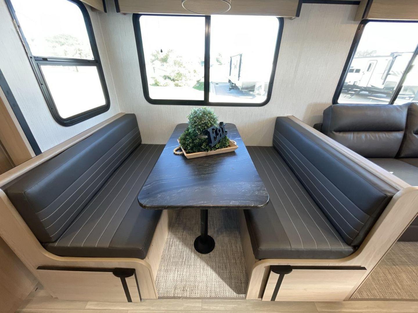 2022 CRUISER RV RADIANCE 28QD (5RXFB3323N1) , Length: 33.33 ft. | Dry Weight: 6,404 lbs. | Gross Weight: 9,600 lbs. | Slides: 1 transmission, located at 4319 N Main Street, Cleburne, TX, 76033, (817) 221-0660, 32.435829, -97.384178 - Photo#14