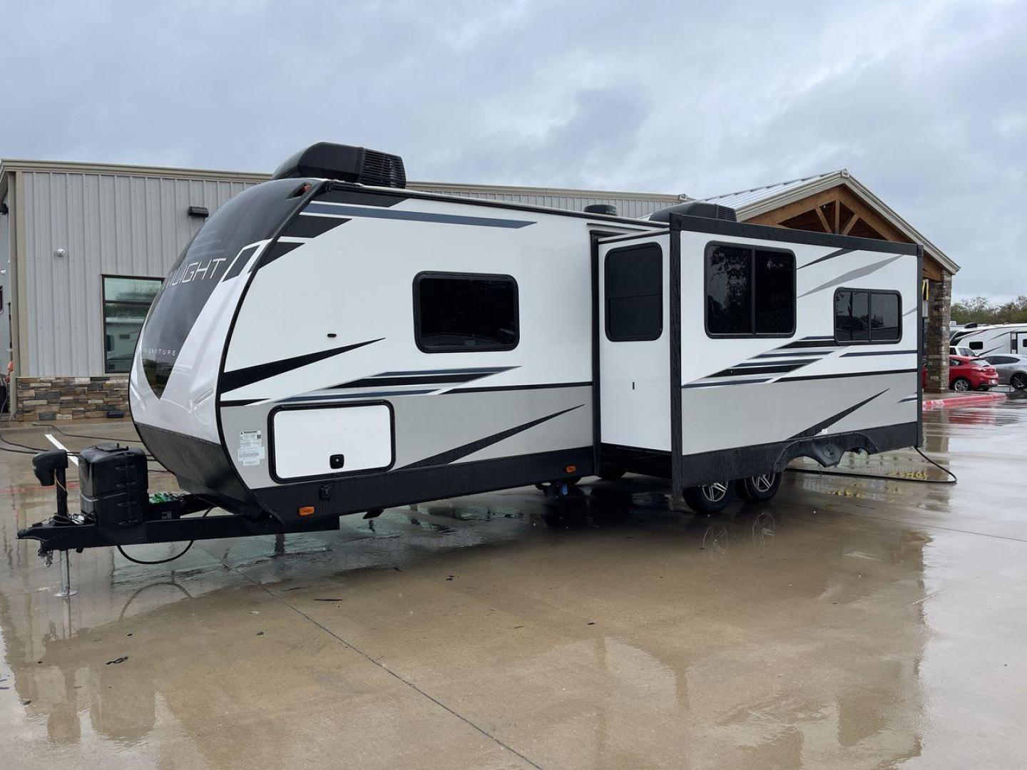 2022 CRUISER RV TWILIGHT TWS2620 (5RXPB3129N1) , Length: 30.83 ft. | Dry Weight: 6,220 lbs. | Gross Weight: 7,772 lbs. | Slides: 1 transmission, located at 4319 N Main Street, Cleburne, TX, 76033, (817) 221-0660, 32.435829, -97.384178 - Looking for a reliable and spacious travel trailer to explore the beautiful landscapes around Cleburne, TX? Look no further than this stunning 2022 CRUISER RV TWILIGHT TWS2620 available at RV Depot in Cleburne, TX. With its exceptional features and unbeatable price of $32,987, this travel trailer is - Photo#0