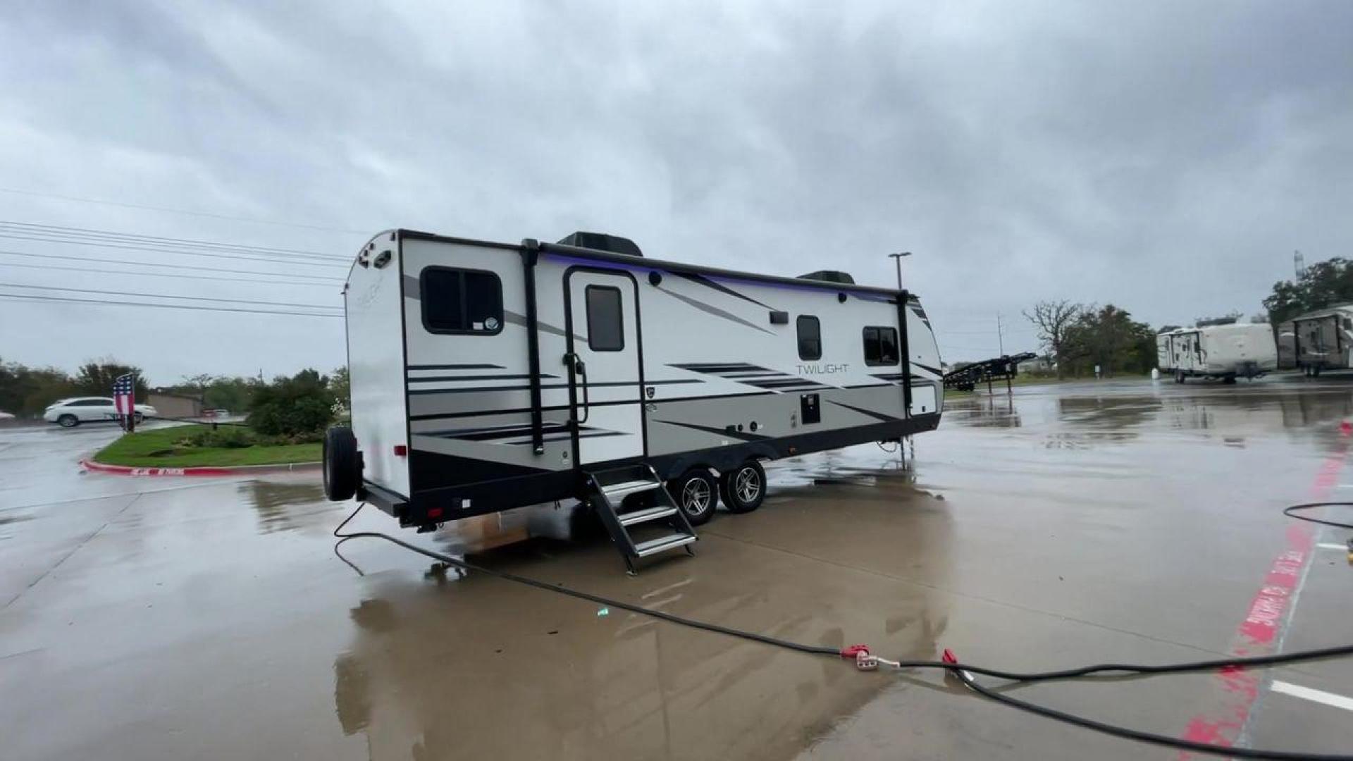 2022 CRUISER RV TWILIGHT TWS2620 (5RXPB3129N1) , Length: 30.83 ft. | Dry Weight: 6,220 lbs. | Gross Weight: 7,772 lbs. | Slides: 1 transmission, located at 4319 N Main Street, Cleburne, TX, 76033, (817) 221-0660, 32.435829, -97.384178 - Looking for a reliable and spacious travel trailer to explore the beautiful landscapes around Cleburne, TX? Look no further than this stunning 2022 CRUISER RV TWILIGHT TWS2620 available at RV Depot in Cleburne, TX. With its exceptional features and unbeatable price of $32,987, this travel trailer is - Photo#1