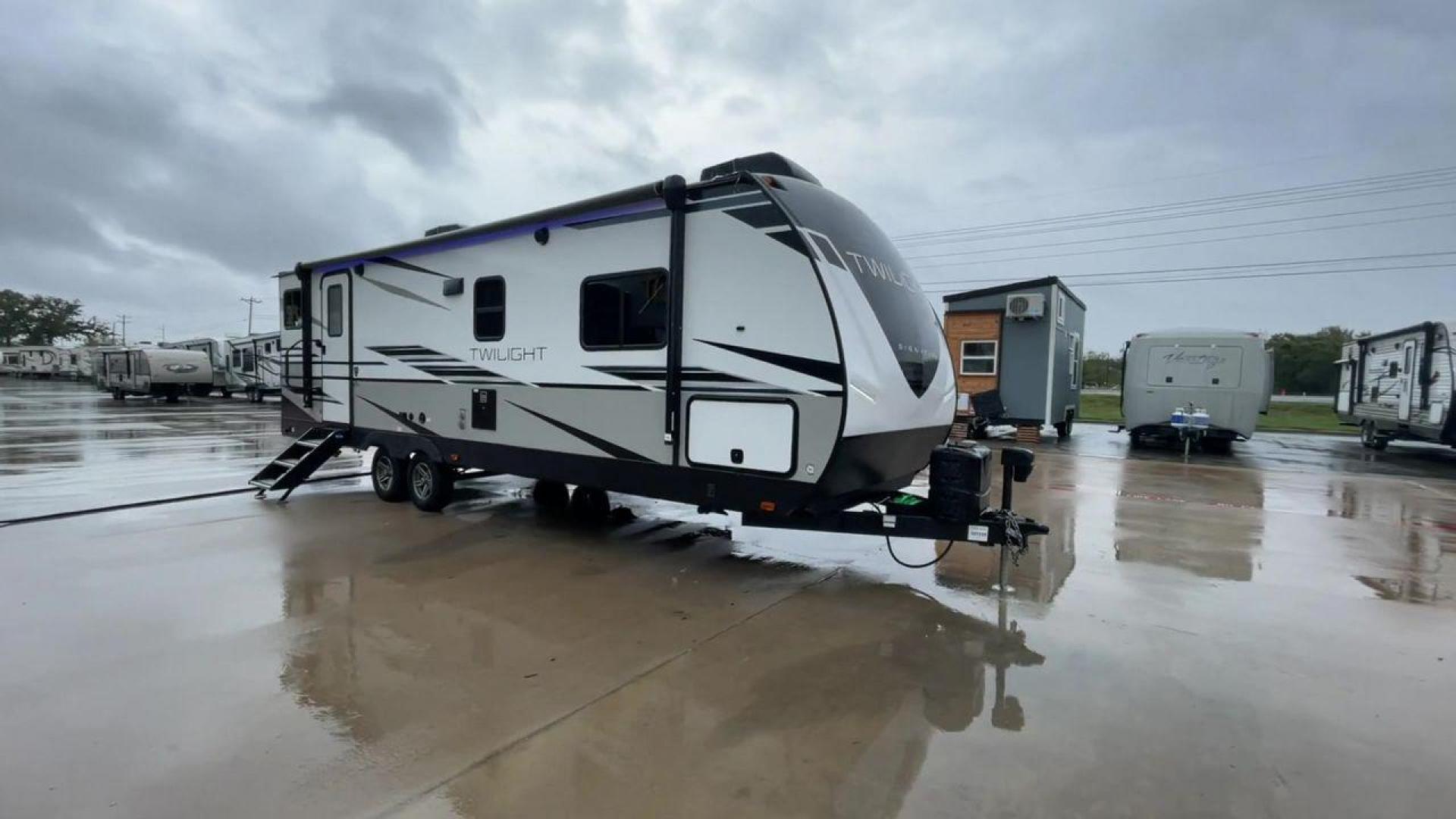 2022 CRUISER RV TWILIGHT TWS2620 (5RXPB3129N1) , Length: 30.83 ft. | Dry Weight: 6,220 lbs. | Gross Weight: 7,772 lbs. | Slides: 1 transmission, located at 4319 N Main Street, Cleburne, TX, 76033, (817) 221-0660, 32.435829, -97.384178 - Looking for a reliable and spacious travel trailer to explore the beautiful landscapes around Cleburne, TX? Look no further than this stunning 2022 CRUISER RV TWILIGHT TWS2620 available at RV Depot in Cleburne, TX. With its exceptional features and unbeatable price of $32,987, this travel trailer is - Photo#3