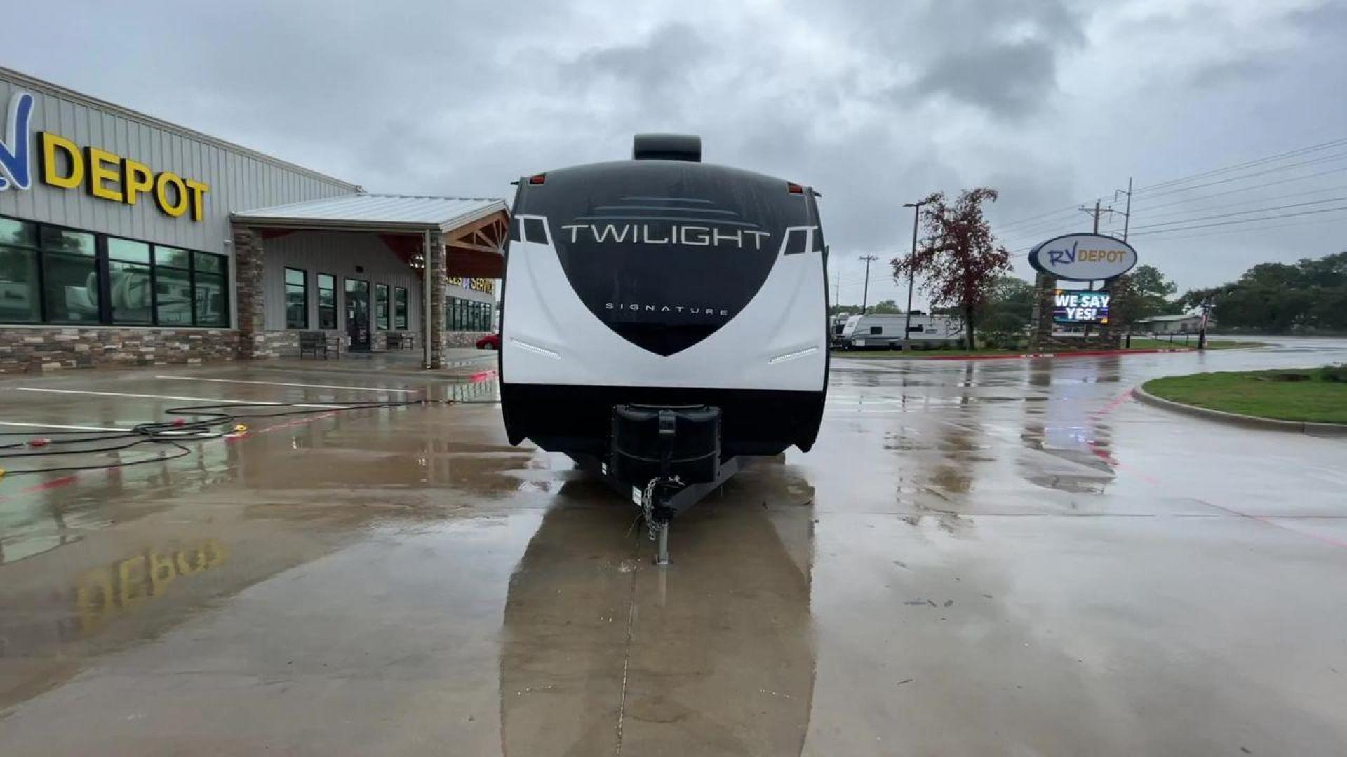 2022 CRUISER RV TWILIGHT TWS2620 (5RXPB3129N1) , Length: 30.83 ft. | Dry Weight: 6,220 lbs. | Gross Weight: 7,772 lbs. | Slides: 1 transmission, located at 4319 N Main Street, Cleburne, TX, 76033, (817) 221-0660, 32.435829, -97.384178 - Looking for a reliable and spacious travel trailer to explore the beautiful landscapes around Cleburne, TX? Look no further than this stunning 2022 CRUISER RV TWILIGHT TWS2620 available at RV Depot in Cleburne, TX. With its exceptional features and unbeatable price of $32,987, this travel trailer is - Photo#4