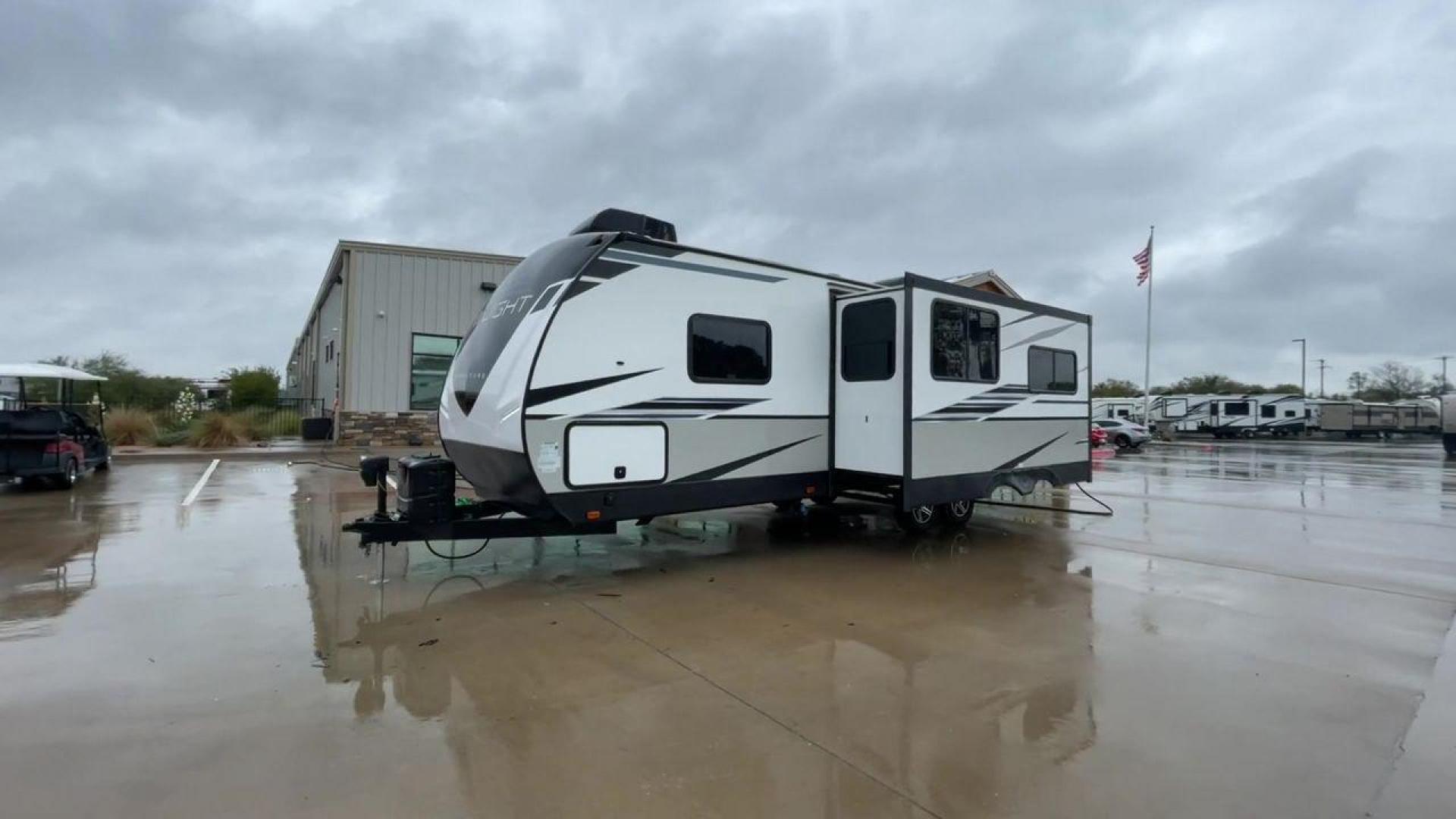 2022 CRUISER RV TWILIGHT TWS2620 (5RXPB3129N1) , Length: 30.83 ft. | Dry Weight: 6,220 lbs. | Gross Weight: 7,772 lbs. | Slides: 1 transmission, located at 4319 N Main Street, Cleburne, TX, 76033, (817) 221-0660, 32.435829, -97.384178 - Looking for a reliable and spacious travel trailer to explore the beautiful landscapes around Cleburne, TX? Look no further than this stunning 2022 CRUISER RV TWILIGHT TWS2620 available at RV Depot in Cleburne, TX. With its exceptional features and unbeatable price of $32,987, this travel trailer is - Photo#5