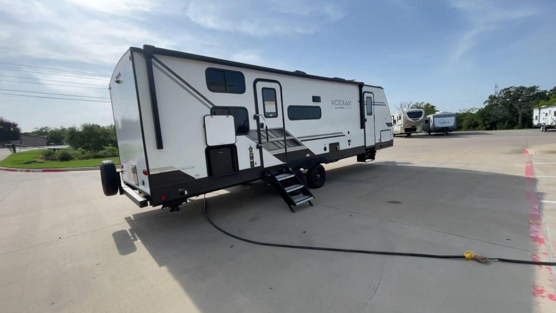 2022 DUTCHMEN ASPEN TRAIL 289BHSL (4YDTKDN24NJ) , Length: 32.92 ft. | Dry Weight: 5,807 lbs. | Slides: 1 transmission, located at 4319 N Main Street, Cleburne, TX, 76033, (817) 221-0660, 32.435829, -97.384178 - Photo#1