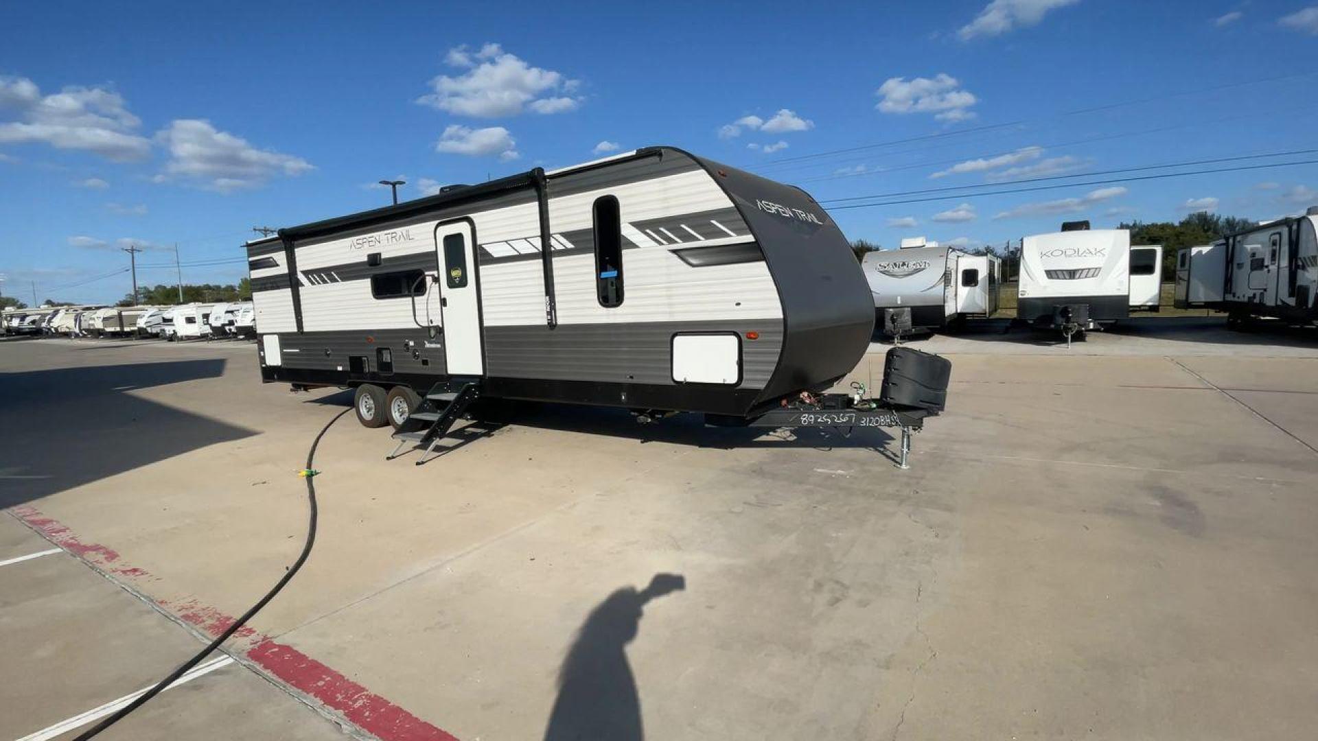 2022 DUTCHMEN ASPEN TRAIL 3120BHS (4YDTATP25N8) , Length: 35.08 ft. | Dry Weight: 6,872 lbs. | Slides: 2 transmission, located at 4319 N Main Street, Cleburne, TX, 76033, (817) 221-0660, 32.435829, -97.384178 - The 2022 Dutchmen Aspen Trail 3120BHS is a spacious and family-friendly travel trailer designed for outdoor adventures while providing the comforts of home. With its versatile layout, ample sleeping accommodations, and well-appointed features, this model is perfect for larger families or groups look - Photo#3