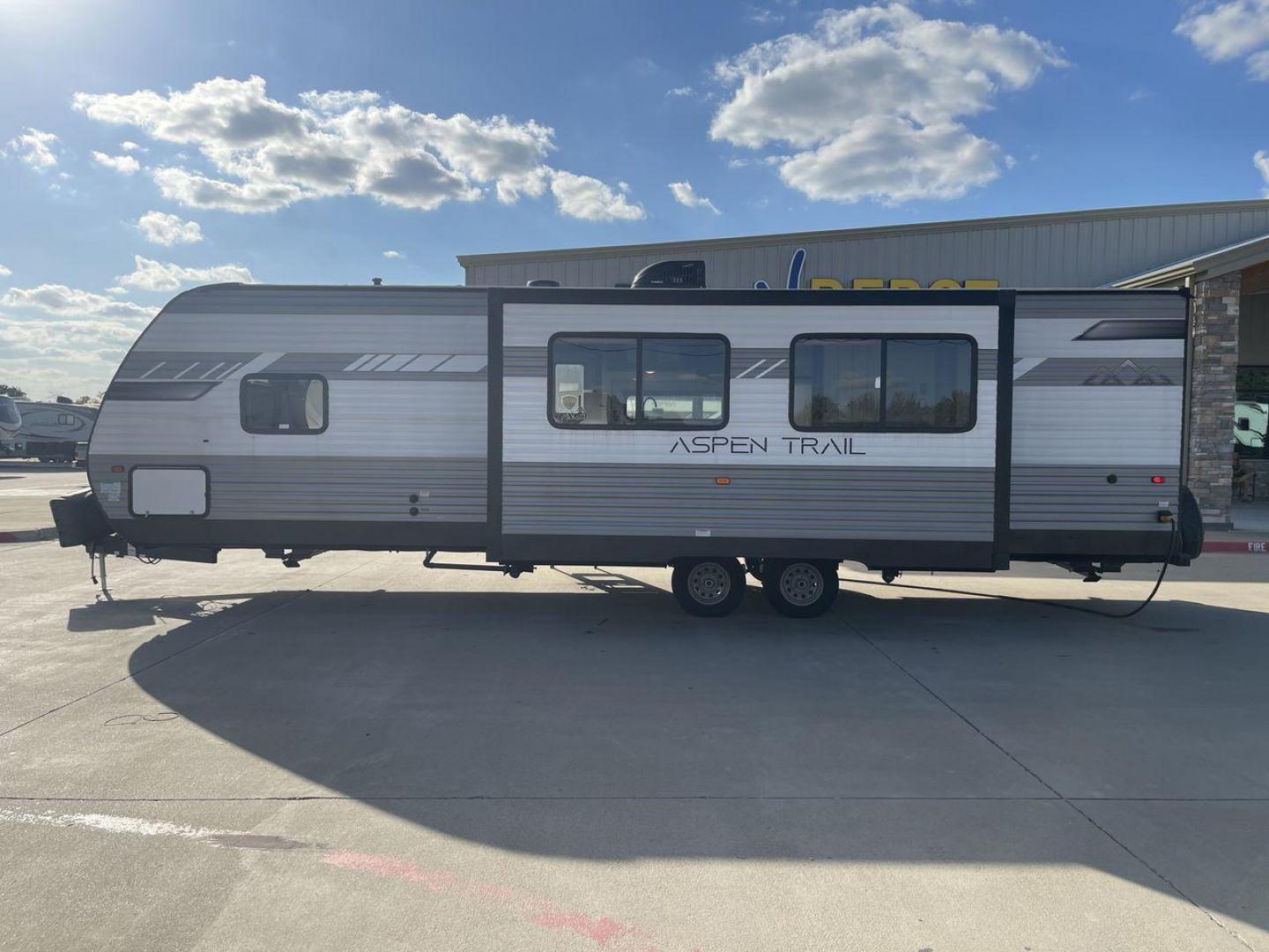 2022 DUTCHMEN ASPEN TRAIL 3120BHS (4YDTATP25N8) , Length: 35.08 ft. | Dry Weight: 6,872 lbs. | Slides: 2 transmission, located at 4319 N Main Street, Cleburne, TX, 76033, (817) 221-0660, 32.435829, -97.384178 - The 2022 Dutchmen Aspen Trail 3120BHS is a spacious and family-friendly travel trailer designed for outdoor adventures while providing the comforts of home. With its versatile layout, ample sleeping accommodations, and well-appointed features, this model is perfect for larger families or groups look - Photo#24