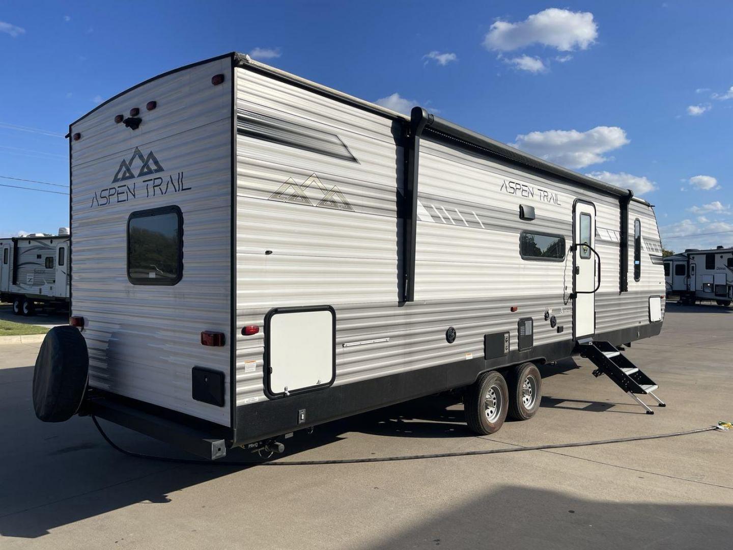 2022 DUTCHMEN ASPEN TRAIL 3120BHS (4YDTATP25N8) , Length: 35.08 ft. | Dry Weight: 6,872 lbs. | Slides: 2 transmission, located at 4319 N Main Street, Cleburne, TX, 76033, (817) 221-0660, 32.435829, -97.384178 - The 2022 Dutchmen Aspen Trail 3120BHS is a spacious and family-friendly travel trailer designed for outdoor adventures while providing the comforts of home. With its versatile layout, ample sleeping accommodations, and well-appointed features, this model is perfect for larger families or groups look - Photo#25