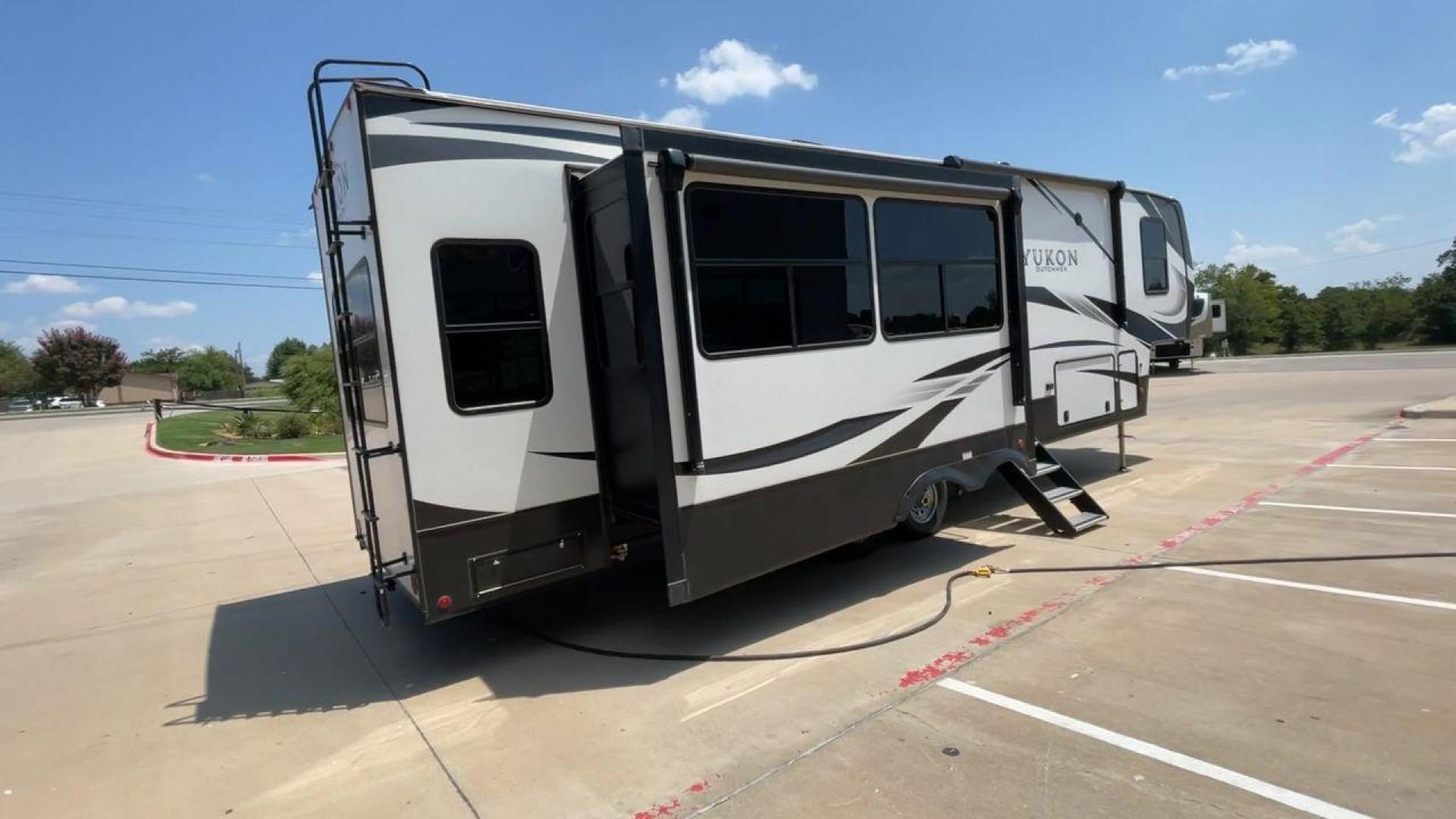 2022 DUTCHMEN YUKON 320RL (4YDFYKR24NZ) , Length: 36.5 ft. | Dry Weight: 12,360 lbs. | Slides: 3 transmission, located at 4319 N Main Street, Cleburne, TX, 76033, (817) 221-0660, 32.435829, -97.384178 - The 2022 Dutchmen Yukon 320RL is a stunning blend of elegance and practical design. If indeed caters to people seeking a refined house on wheels. Its 36.5-foot length and three slides provide enough living space while combining comfort and flair. The exterior, with its clean design and sophisticated - Photo#1