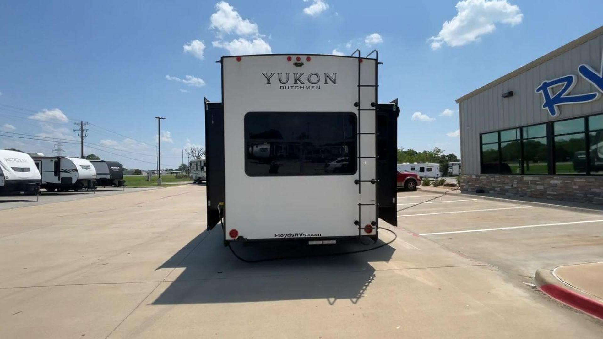 2022 DUTCHMEN YUKON 320RL (4YDFYKR24NZ) , Length: 36.5 ft. | Dry Weight: 12,360 lbs. | Slides: 3 transmission, located at 4319 N Main Street, Cleburne, TX, 76033, (817) 221-0660, 32.435829, -97.384178 - The 2022 Dutchmen Yukon 320RL is a stunning blend of elegance and practical design. If indeed caters to people seeking a refined house on wheels. Its 36.5-foot length and three slides provide enough living space while combining comfort and flair. The exterior, with its clean design and sophisticated - Photo#8