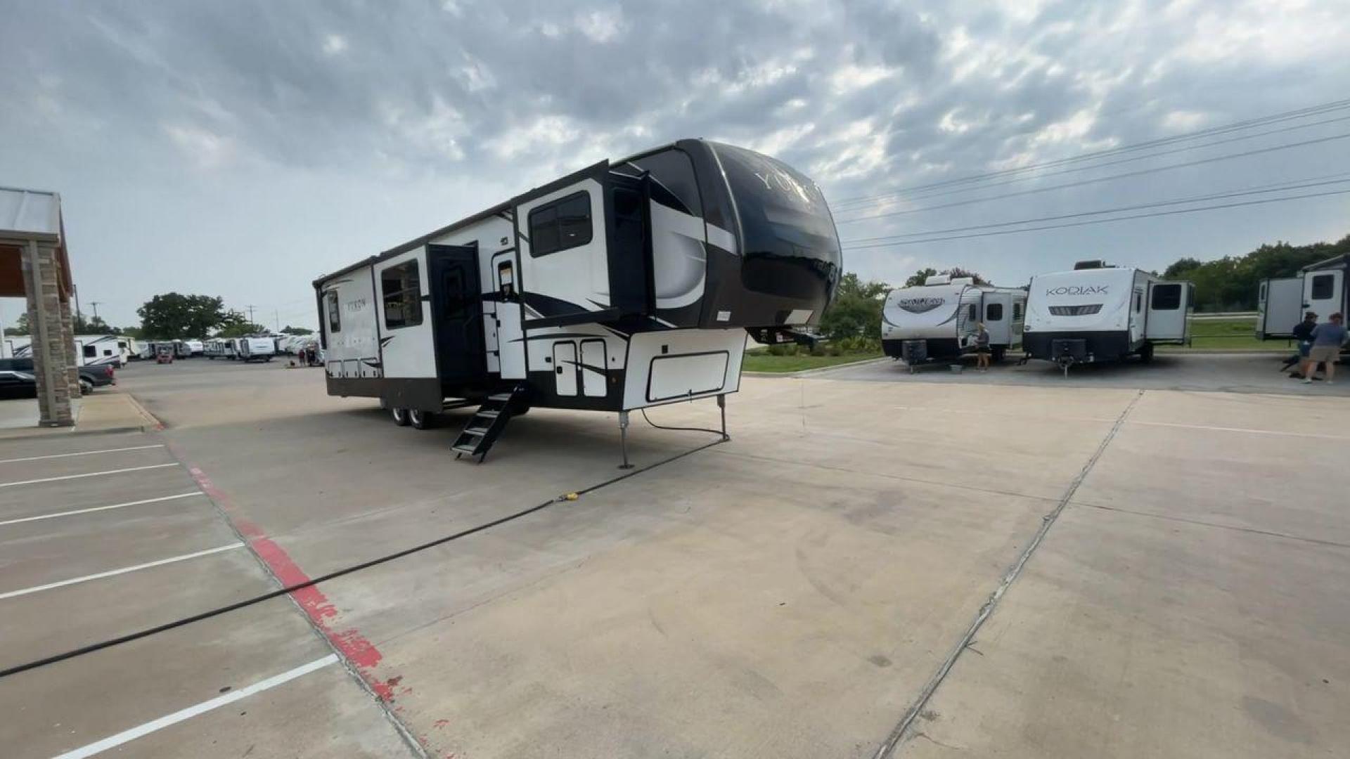 2022 DUTCHMEN YUKON 421FL (4YDFYKW25NZ) , Length: 45.67 ft. | Dry Weight: 15,328 lbs. | Slides: 5 transmission, located at 4319 N Main Street, Cleburne, TX, 76033, (817) 221-0660, 32.435829, -97.384178 - Photo#3