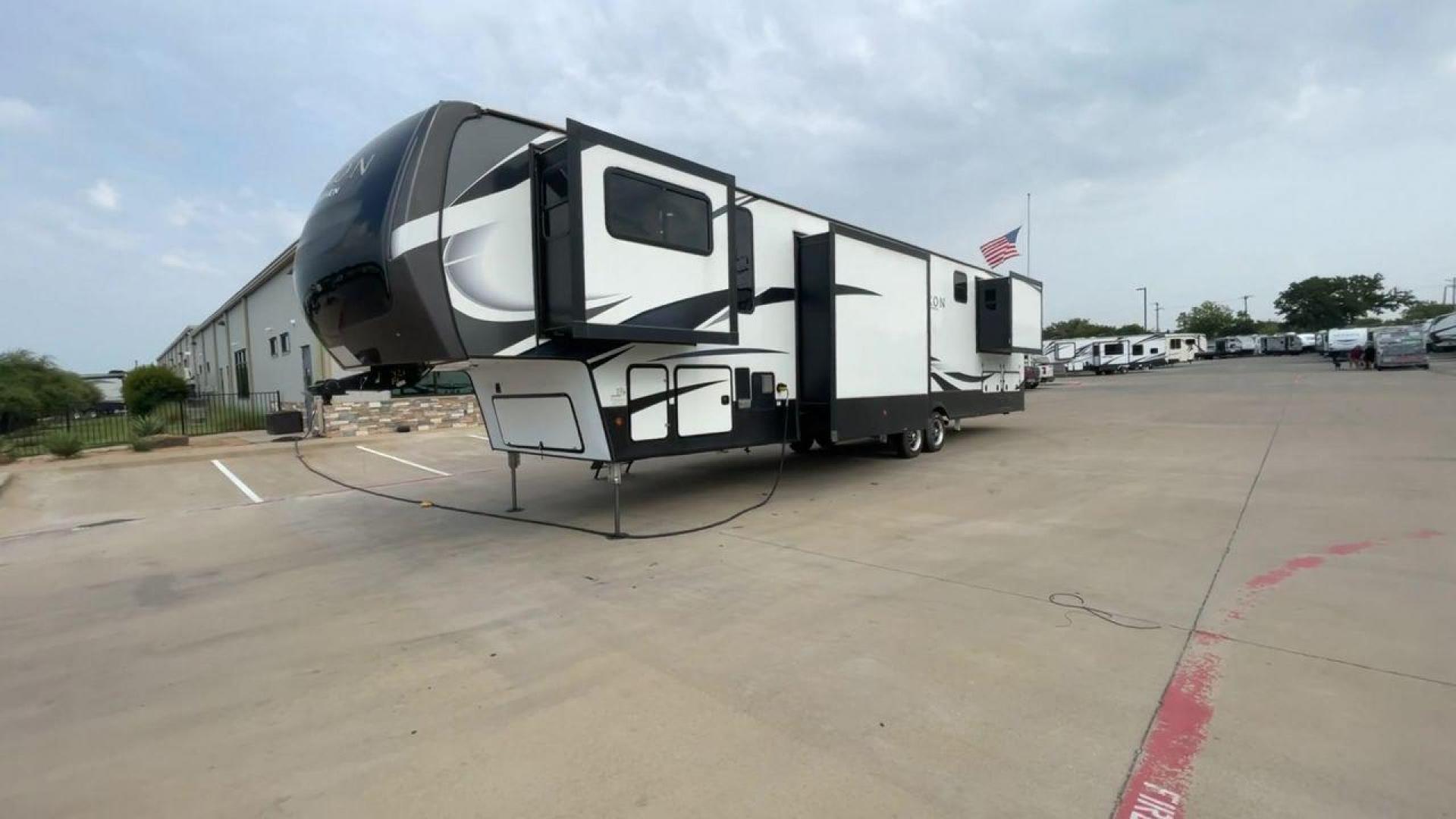 2022 DUTCHMEN YUKON 421FL (4YDFYKW25NZ) , Length: 45.67 ft. | Dry Weight: 15,328 lbs. | Slides: 5 transmission, located at 4319 N Main Street, Cleburne, TX, 76033, (817) 221-0660, 32.435829, -97.384178 - Photo#5