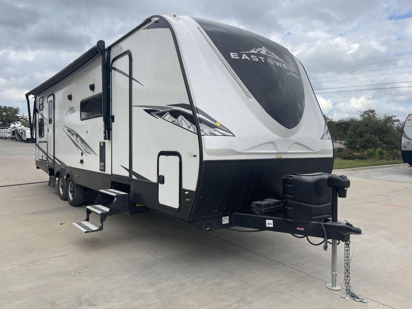 2022 FOREST RIVER ALTA 2800KBH (5ZT2ALTB6N9) , Length: 33.67 ft | Dry Weight: 6,812 lbs | Gross Weight: 9,584 lbs | Slides: 1 transmission, located at 4319 N Main Street, Cleburne, TX, 76033, (817) 221-0660, 32.435829, -97.384178 - The 2022 Forest River Alta 2800KBH is a family-friendly travel trailer known for its spacious bunkhouse, open-concept living area, and outdoor amenities. With its smart design and comfortable layout, it's ideal for families or groups looking for convenience and ample sleeping space on the road. The - Photo#22