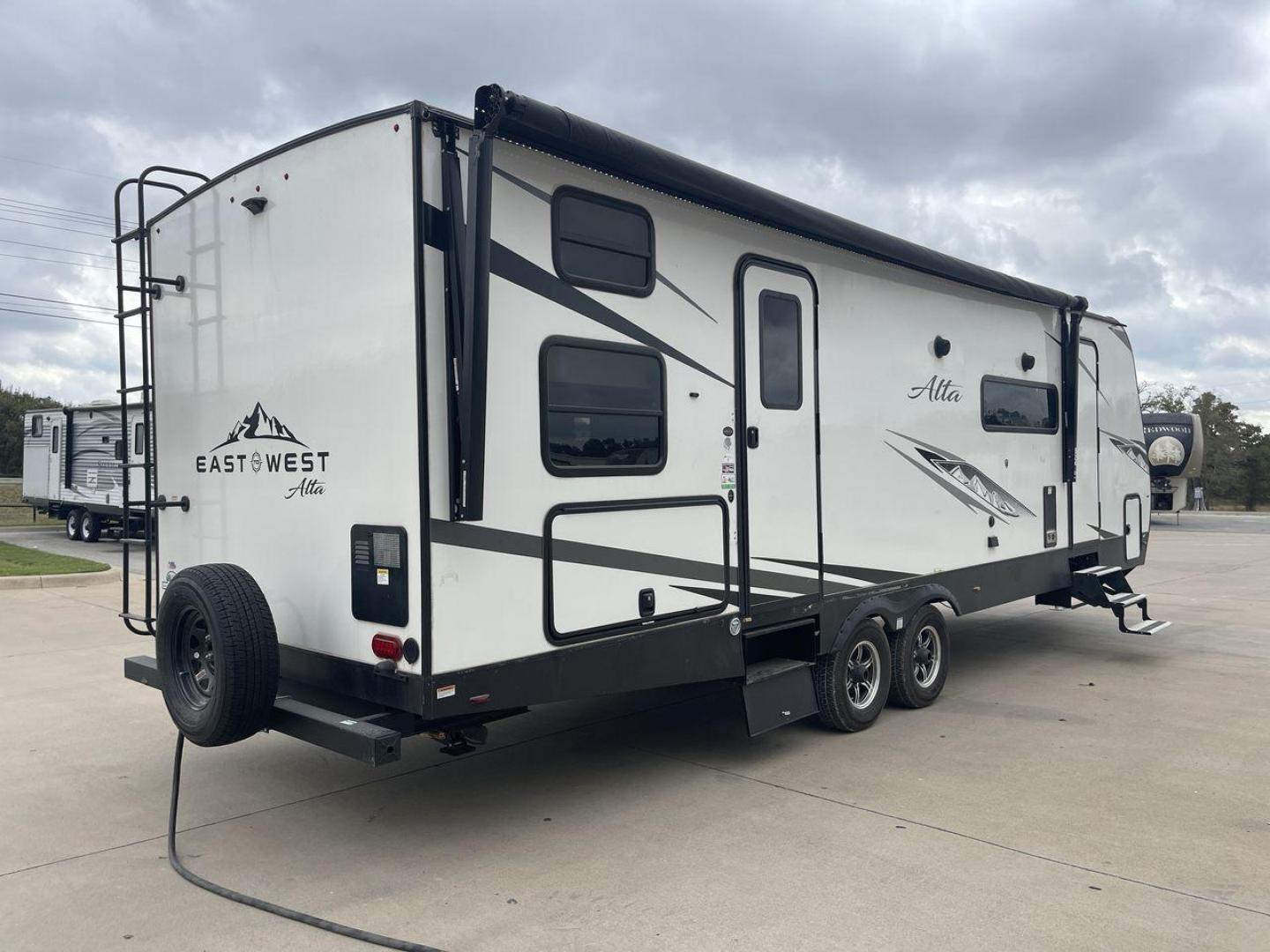 2022 FOREST RIVER ALTA 2800KBH (5ZT2ALTB6N9) , Length: 33.67 ft | Dry Weight: 6,812 lbs | Gross Weight: 9,584 lbs | Slides: 1 transmission, located at 4319 N Main Street, Cleburne, TX, 76033, (817) 221-0660, 32.435829, -97.384178 - The 2022 Forest River Alta 2800KBH is a family-friendly travel trailer known for its spacious bunkhouse, open-concept living area, and outdoor amenities. With its smart design and comfortable layout, it's ideal for families or groups looking for convenience and ample sleeping space on the road. The - Photo#24