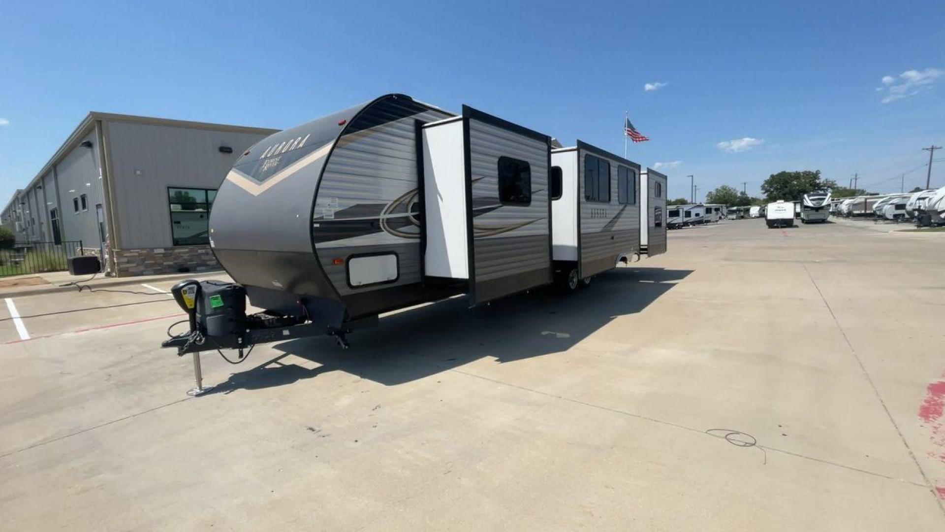 2022 FOREST RIVER AURORA 34BHTS (5ZT2ARZB6NX) , Length: 38 ft. | Dry Weight: 8,666 lbs. | Gross Weight: 10,500 lbs. | Slides: 3 transmission, located at 4319 N Main Street, Cleburne, TX, 76033, (817) 221-0660, 32.435829, -97.384178 - Photo#5