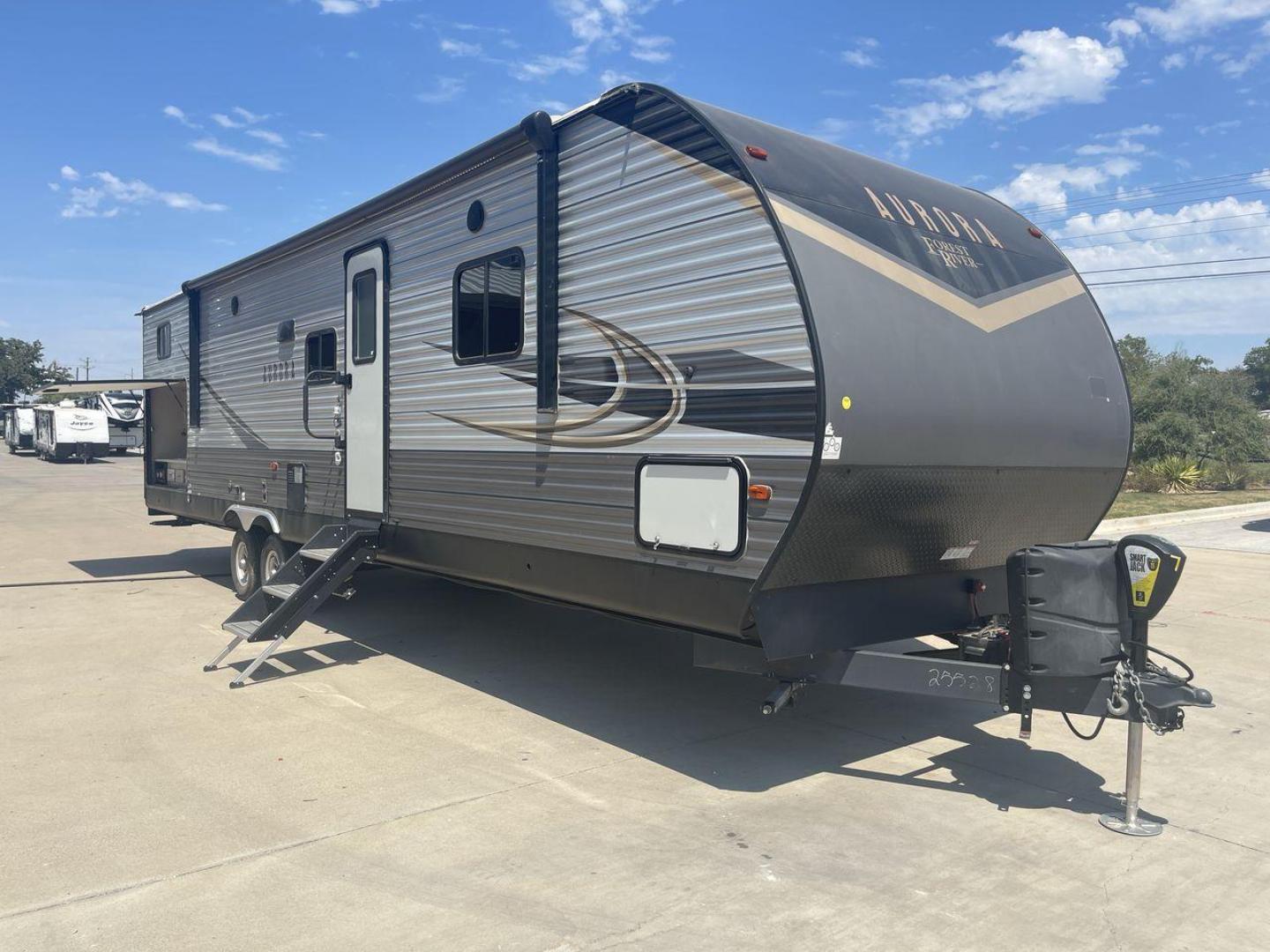 2022 FOREST RIVER AURORA 34BHTS (5ZT2ARZB6NX) , Length: 38 ft. | Dry Weight: 8,666 lbs. | Gross Weight: 10,500 lbs. | Slides: 3 transmission, located at 4319 N Main Street, Cleburne, TX, 76033, (817) 221-0660, 32.435829, -97.384178 - Photo#23