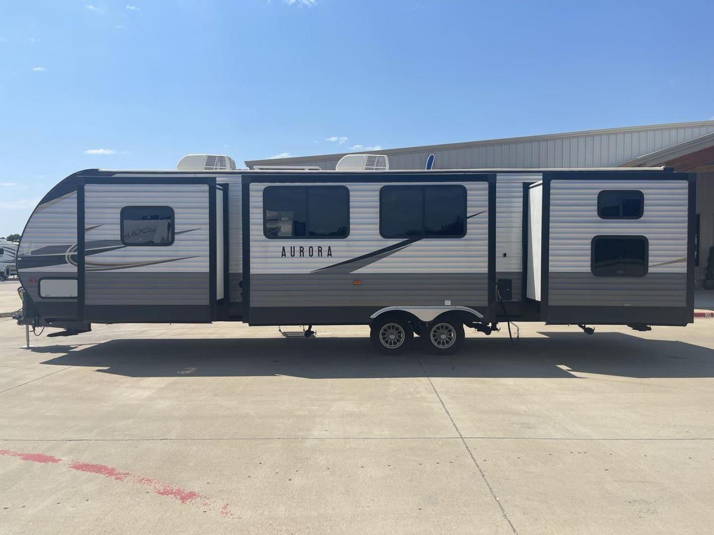 2022 FOREST RIVER AURORA 34BHTS (5ZT2ARZB6NX) , Length: 38 ft. | Dry Weight: 8,666 lbs. | Gross Weight: 10,500 lbs. | Slides: 3 transmission, located at 4319 N Main Street, Cleburne, TX, 76033, (817) 221-0660, 32.435829, -97.384178 - Photo#24