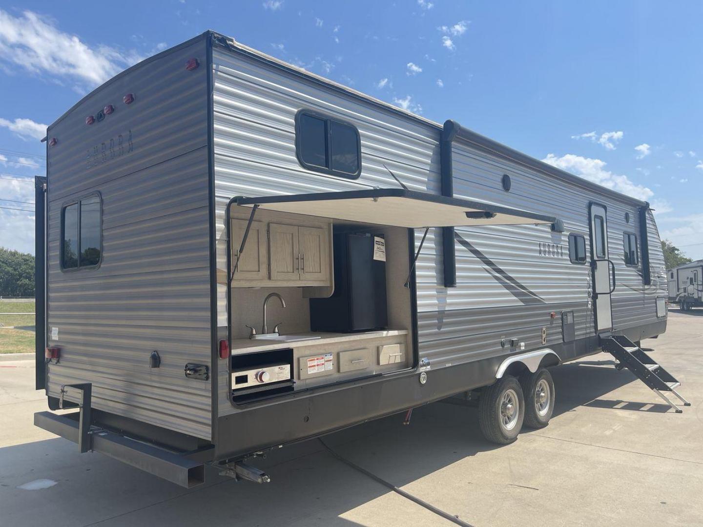 2022 FOREST RIVER AURORA 34BHTS (5ZT2ARZB6NX) , Length: 38 ft. | Dry Weight: 8,666 lbs. | Gross Weight: 10,500 lbs. | Slides: 3 transmission, located at 4319 N Main Street, Cleburne, TX, 76033, (817) 221-0660, 32.435829, -97.384178 - Photo#25