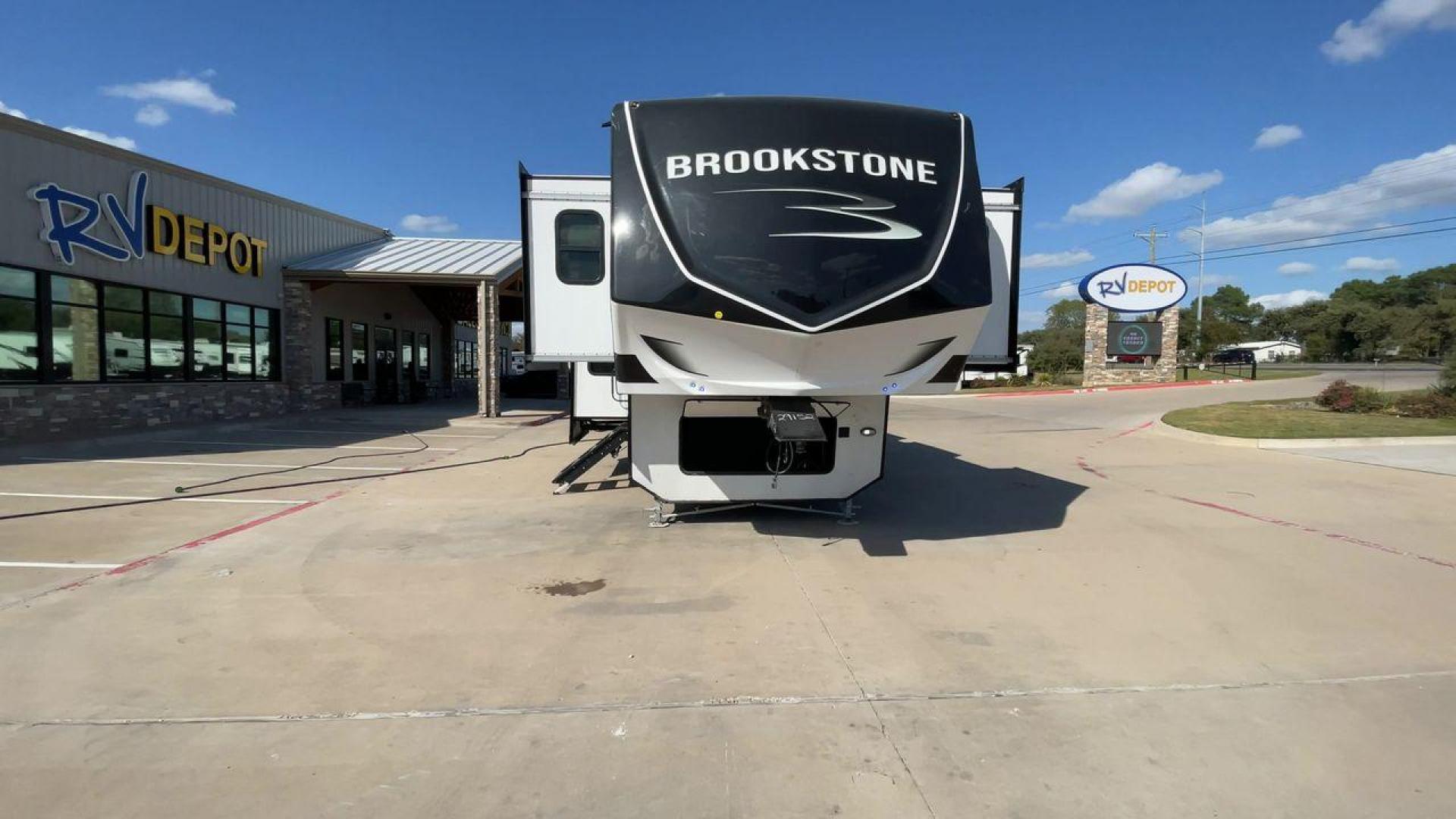 2022 FOREST RIVER BROOKSTONE 344FL (5ZT3BKZB1NA) , Length: 42 ft | Dry Weight: 12,789 lbs. | Gross Weight: 15,000 lbs. | Slides: 5 transmission, located at 4319 N Main Street, Cleburne, TX, 76033, (817) 221-0660, 32.435829, -97.384178 - Boasting a spacious and well-designed floor plan, this model stands out for numerous reasons. The Brookstone 344FL is equipped with top-notch amenities, including a fully-equipped kitchen with stainless steel appliances and solid surface countertops. Its four slide-outs ensure maximum interior space - Photo#4