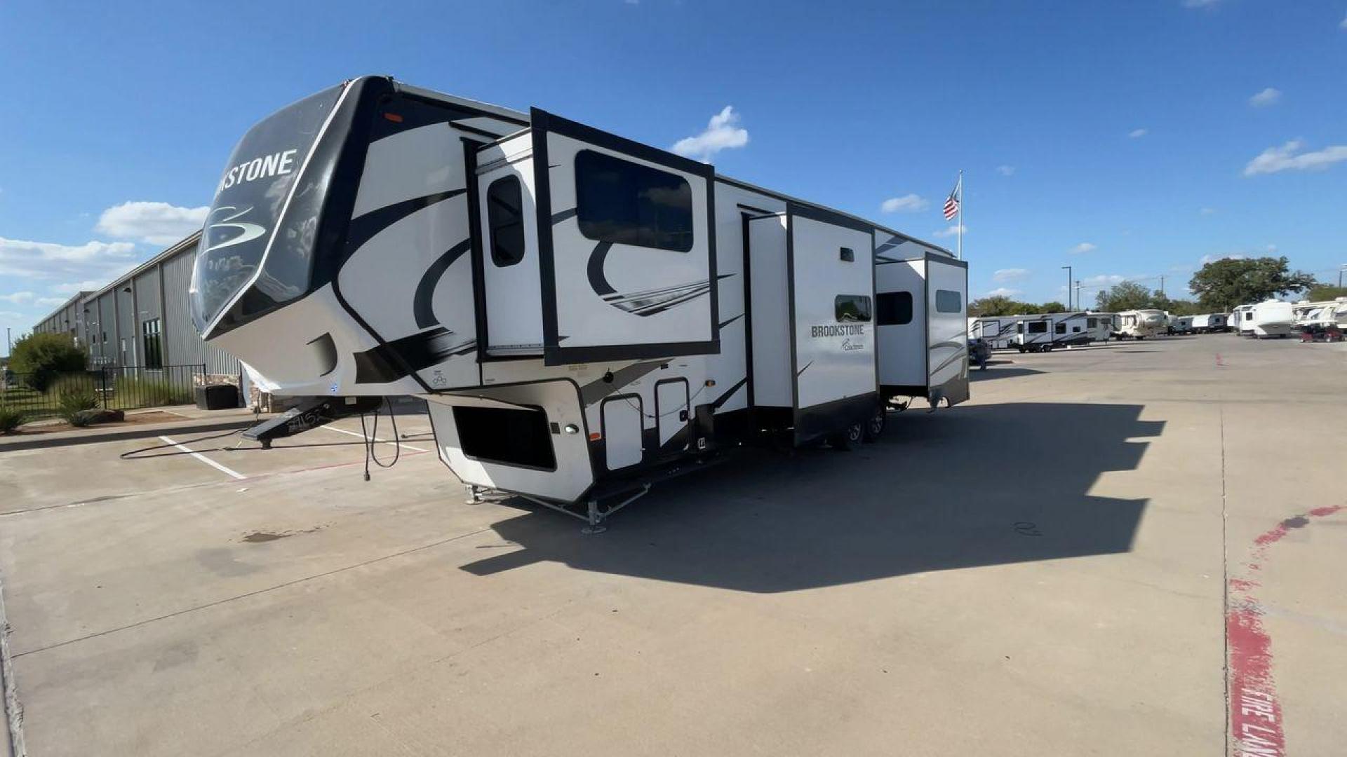 2022 FOREST RIVER BROOKSTONE 344FL (5ZT3BKZB1NA) , Length: 42 ft | Dry Weight: 12,789 lbs. | Gross Weight: 15,000 lbs. | Slides: 5 transmission, located at 4319 N Main Street, Cleburne, TX, 76033, (817) 221-0660, 32.435829, -97.384178 - Boasting a spacious and well-designed floor plan, this model stands out for numerous reasons. The Brookstone 344FL is equipped with top-notch amenities, including a fully-equipped kitchen with stainless steel appliances and solid surface countertops. Its four slide-outs ensure maximum interior space - Photo#5