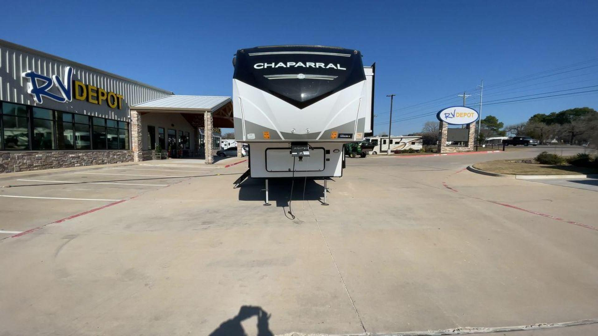 2022 FOREST RIVER CHAPARRAL 367BH (5ZT3CH2B8NA) , Length: 42.5 ft. | Dry Weight: 12,328 lbs. | Gross Weight: 15,500 lbs. | Slides: 5 transmission, located at 4319 N Main Street, Cleburne, TX, 76033, (817) 221-0660, 32.435829, -97.384178 - The 2022 Forest River Chaparral 367BH is a spacious and luxurious fifth wheel designed for comfort and convenience during long-term stays or road trips. With a length of 42.5 ft., width of 8 ft., and height of 12.42 ft., it offers an expansive living area that feels like home no matter where you are - Photo#4